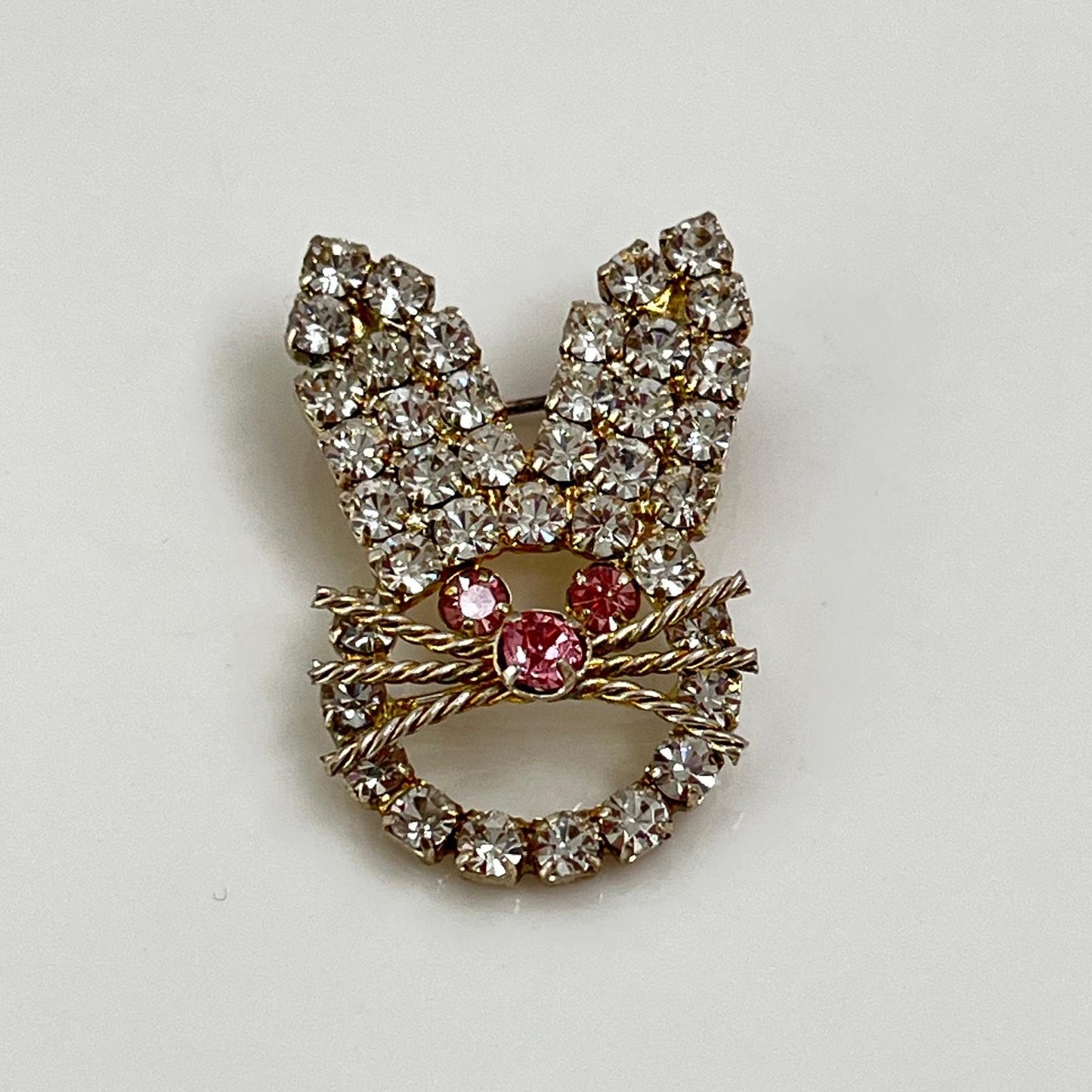 8017 Vintage Broschen Hasenmotiv mit Swarovski Kristallen 34x23mm