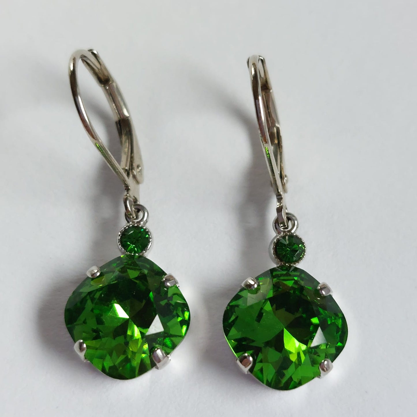 3605 Vintage Ohrringe mit Swarovski Kristallen 30mm