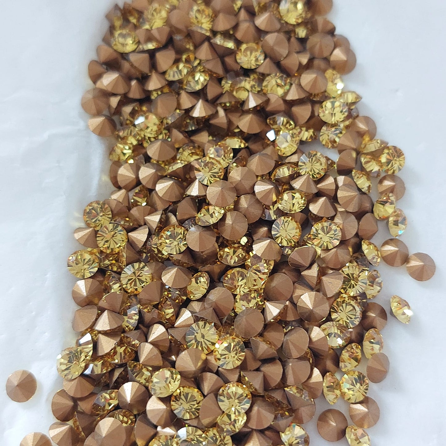 Swarovski® Chaton Vintage Light Topaz Gold Foiled SS24