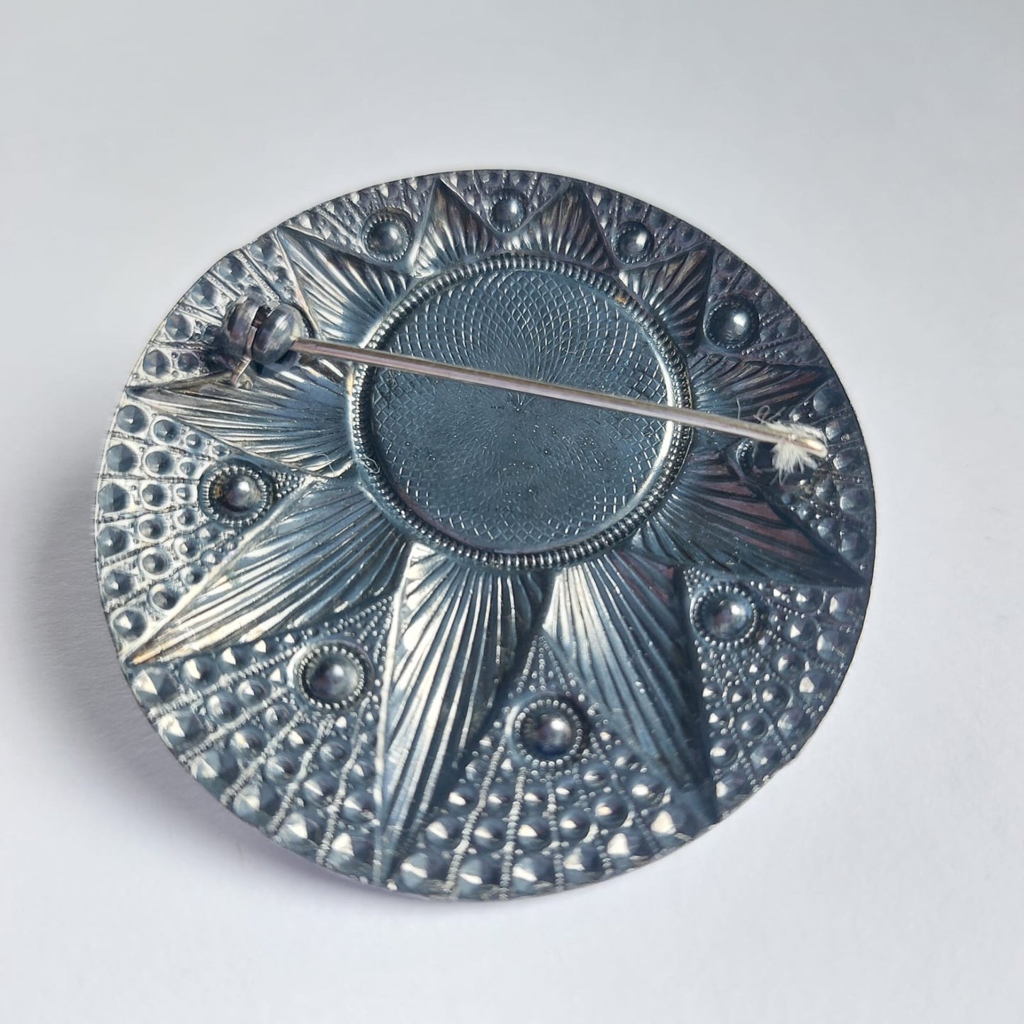 8054 Vintage Brosche mit Swarovski-Kristallen oder Perlen 46mm