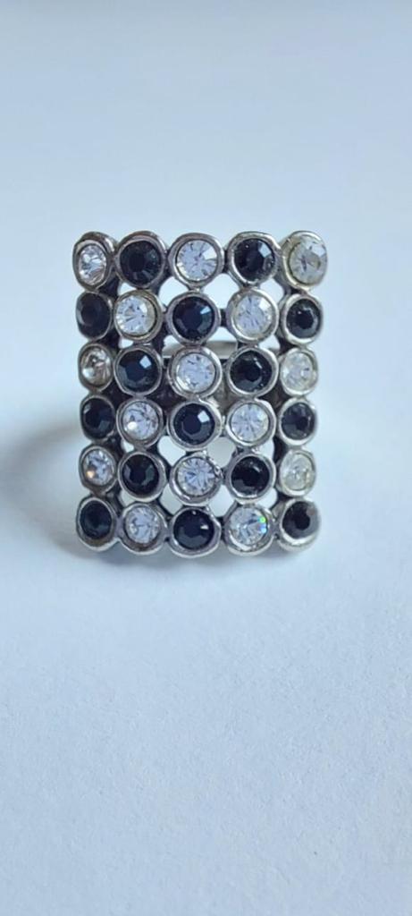 9956 Vintage Ring made with Swarovski Kristallen 25x20mm