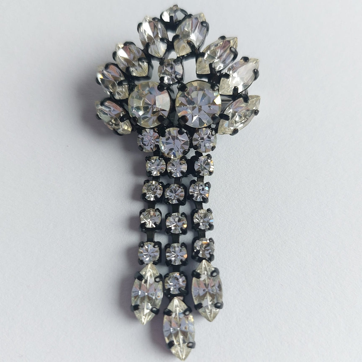 8099 Vintage Brosche mit Swarovski Kristallen 60x30mm