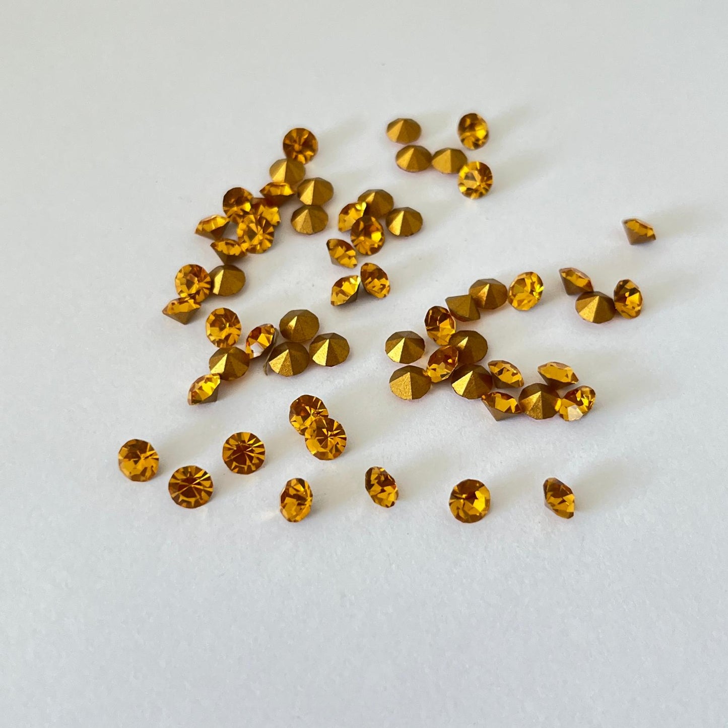 Swarovski® Chaton Vintage Topaz Gold Foiled SS19