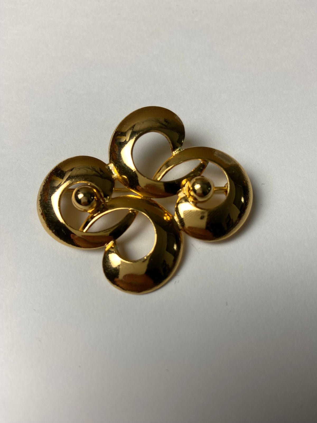 8115 Vintage Brosche mit Swarovski Perlen 48,5x42,5mm