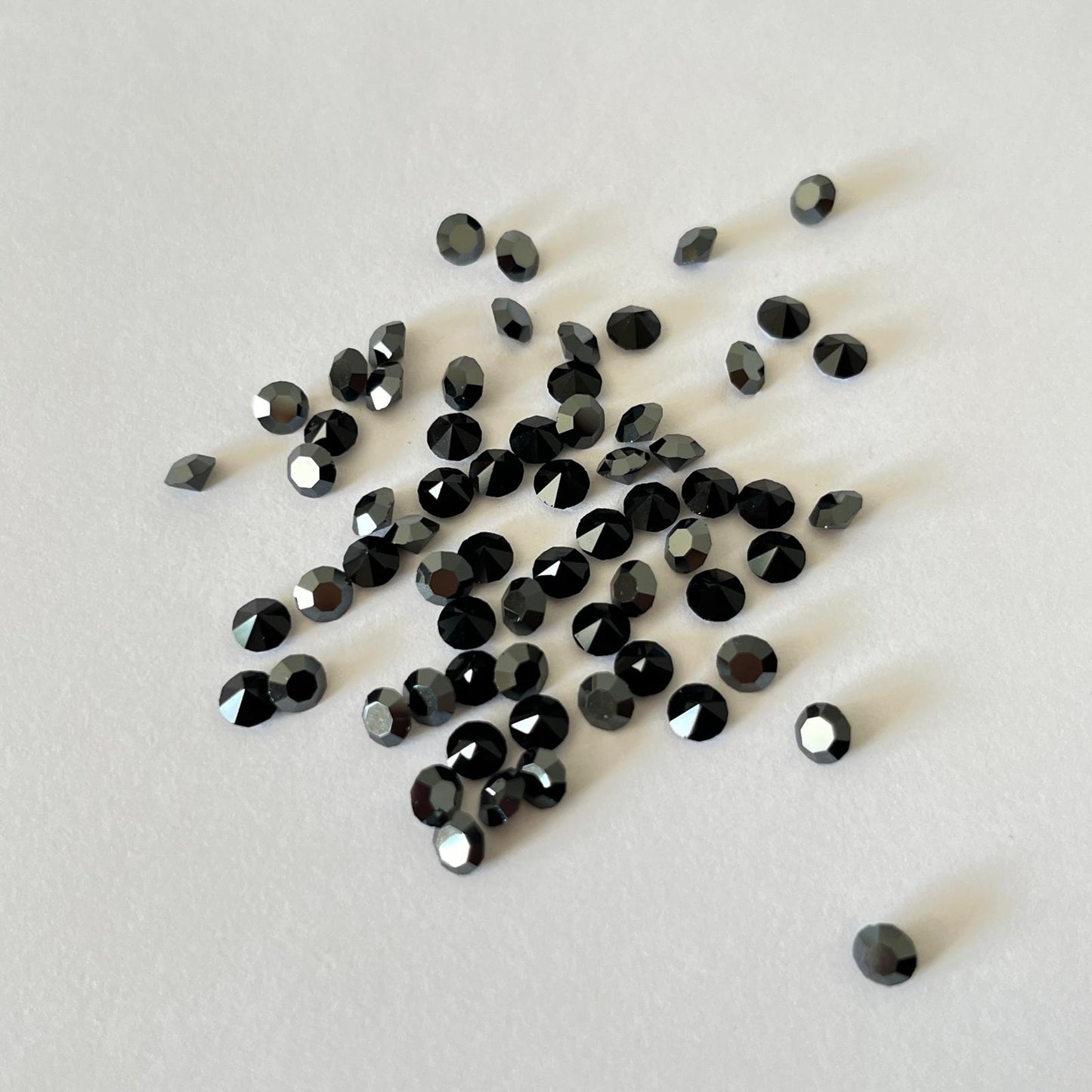 Swarovski® Chaton Vintage Jet Hematite Unfoiled SS19