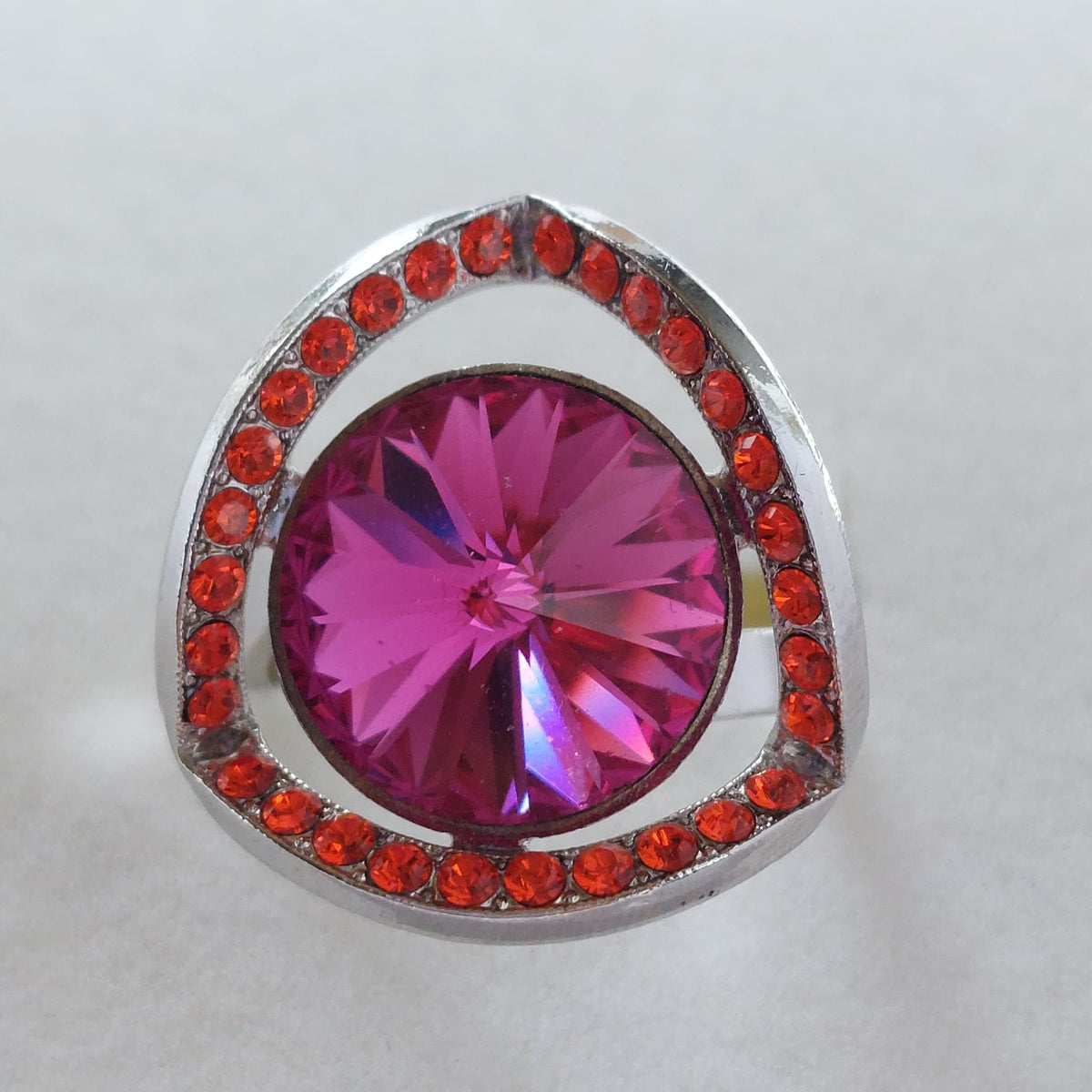 9823 Vintage Ring made with Swarovski Kristallen 25mm