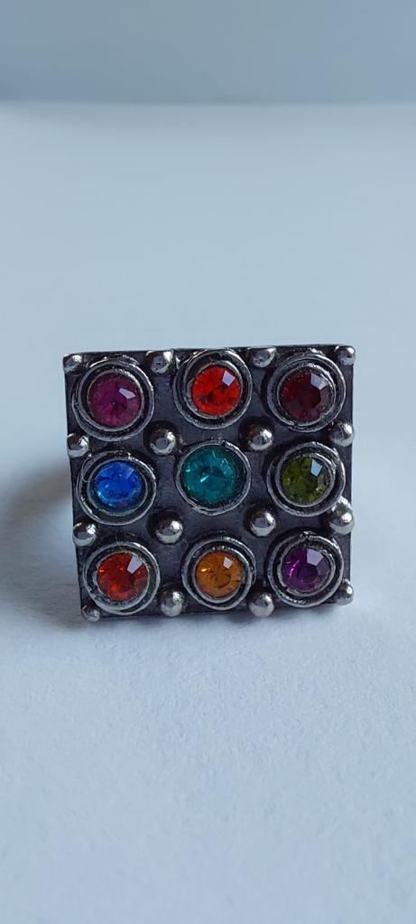 9968 Vintage Ring made with Swarovski Kristallen 18mm