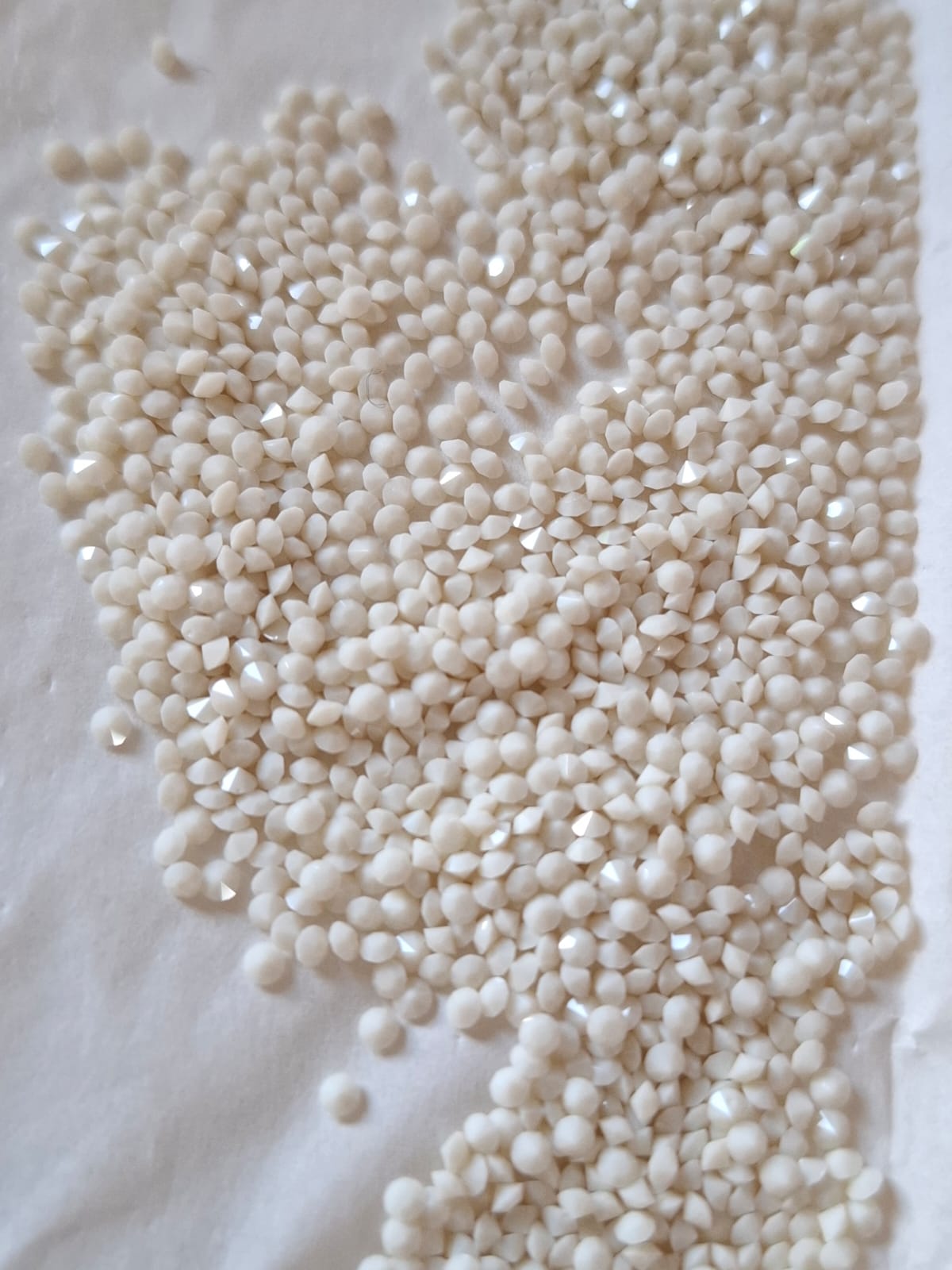 Swarovski® Chaton Vintage Ivory Unfoiled PP13