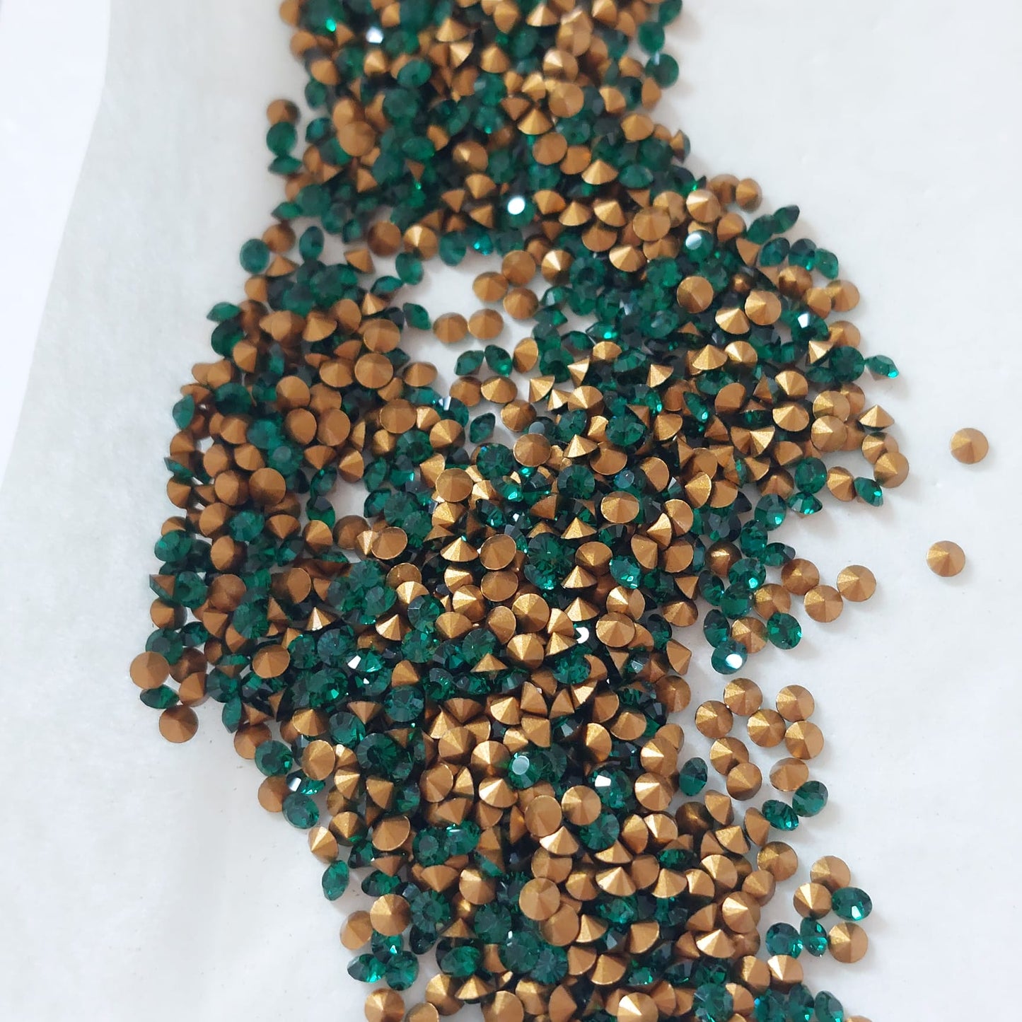 Swarovski® Chaton Vintage Emerald Gold Foiled PP20