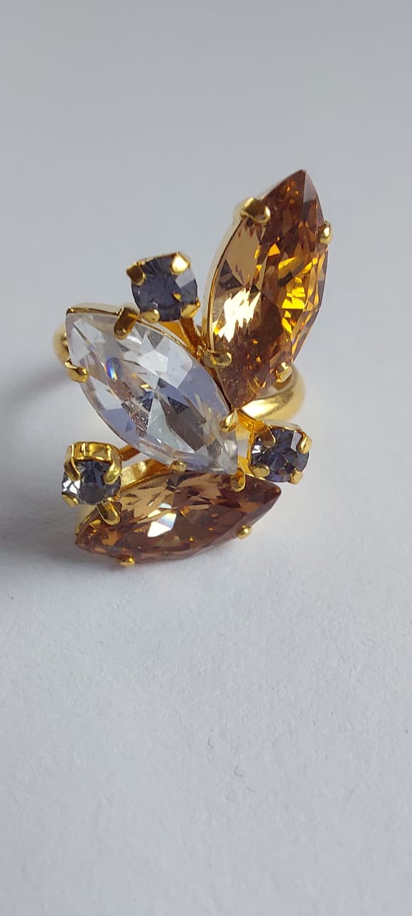 9878 Vintage Ring made with Swarovski Kristallen 25x15mm