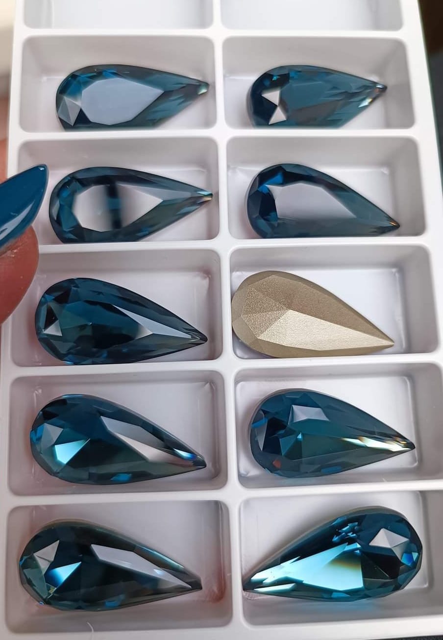 Swarovski® Fancy Teardrop Montana Blue 30x15mm