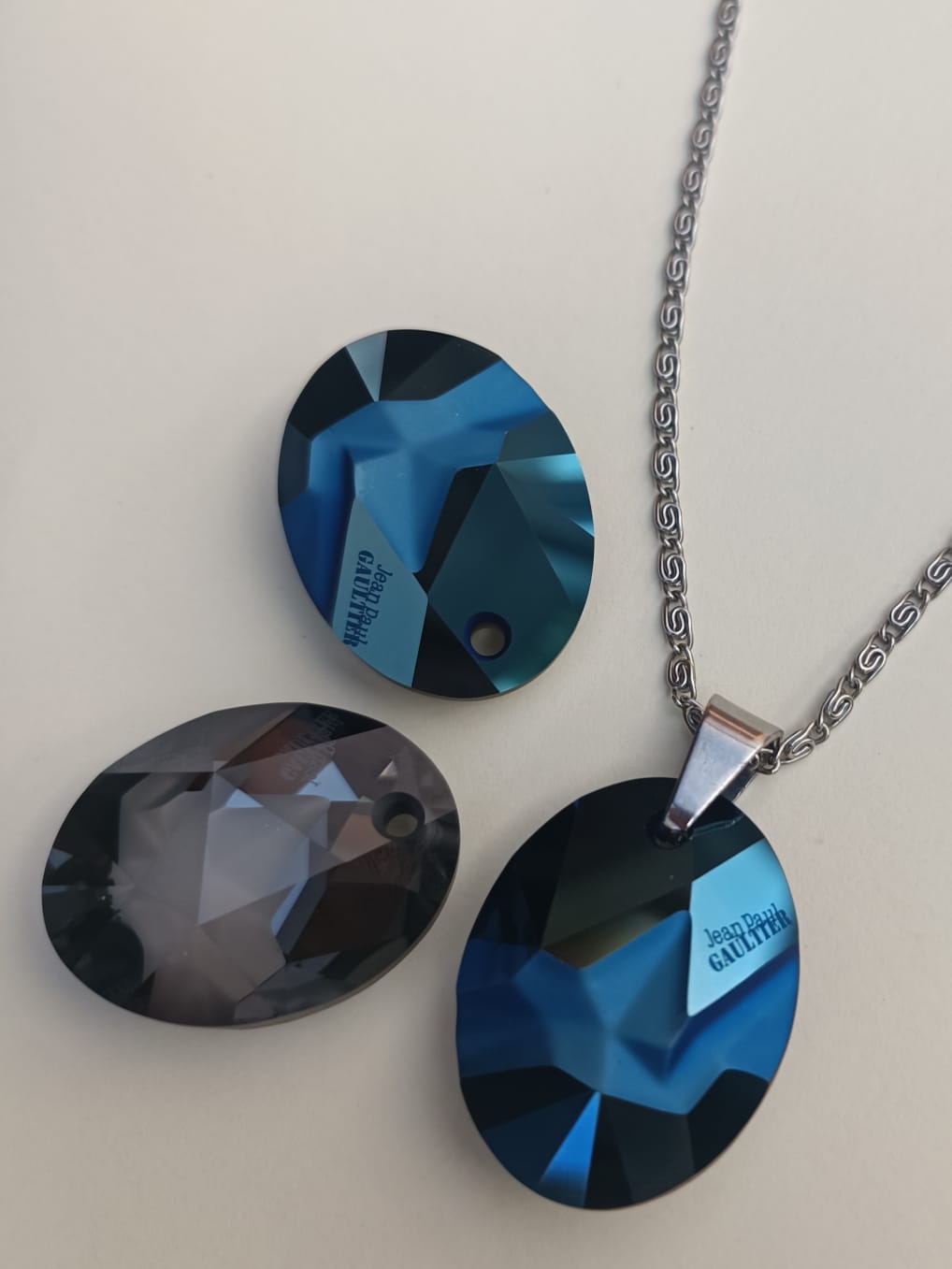 Swarovski® x Jean Paul Gaultier: Anhänger Kaputt Edition Metallic Blue 36mm