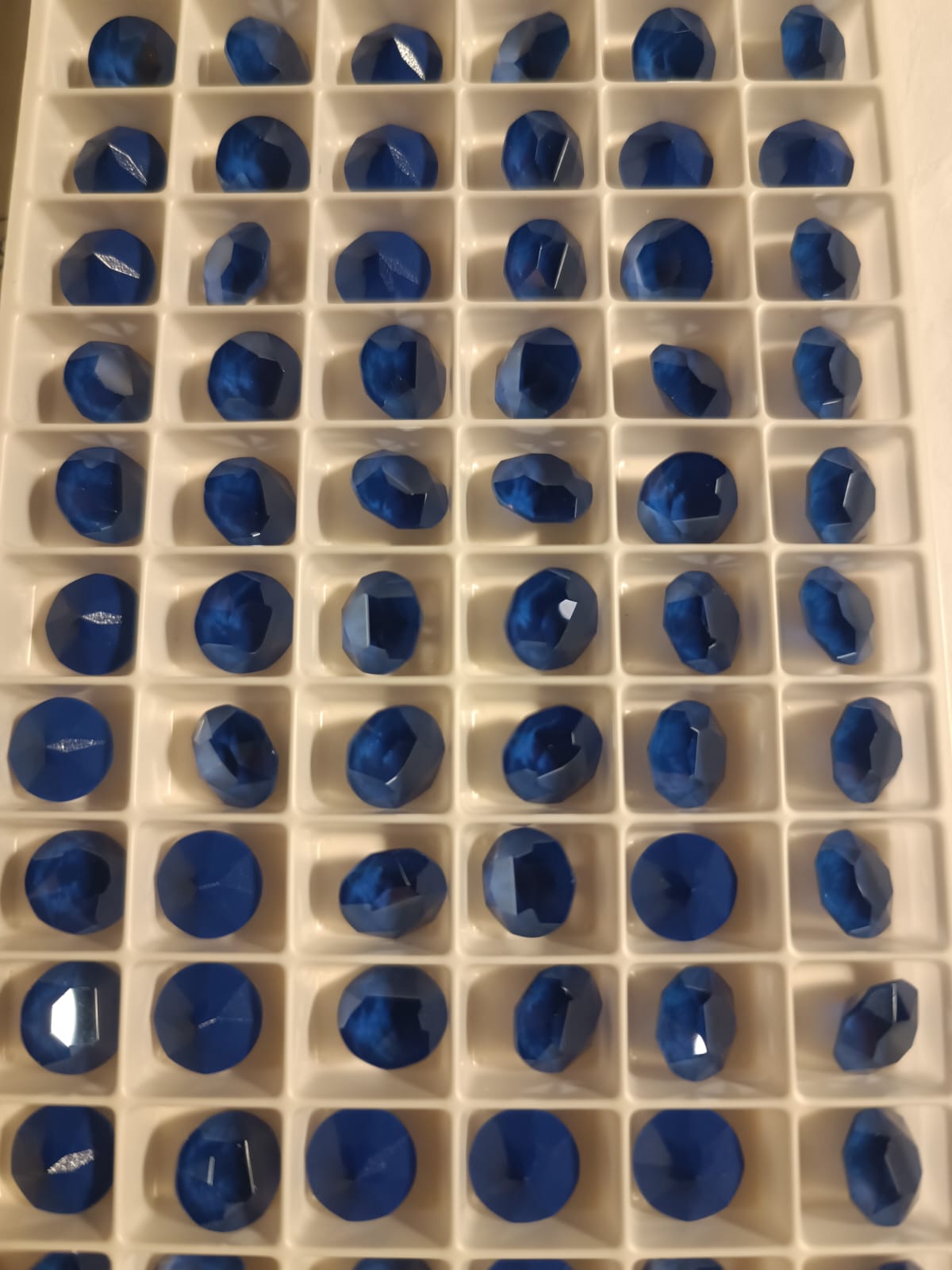 Swarovski® Chaton Royal Blue Unfoiled SS39