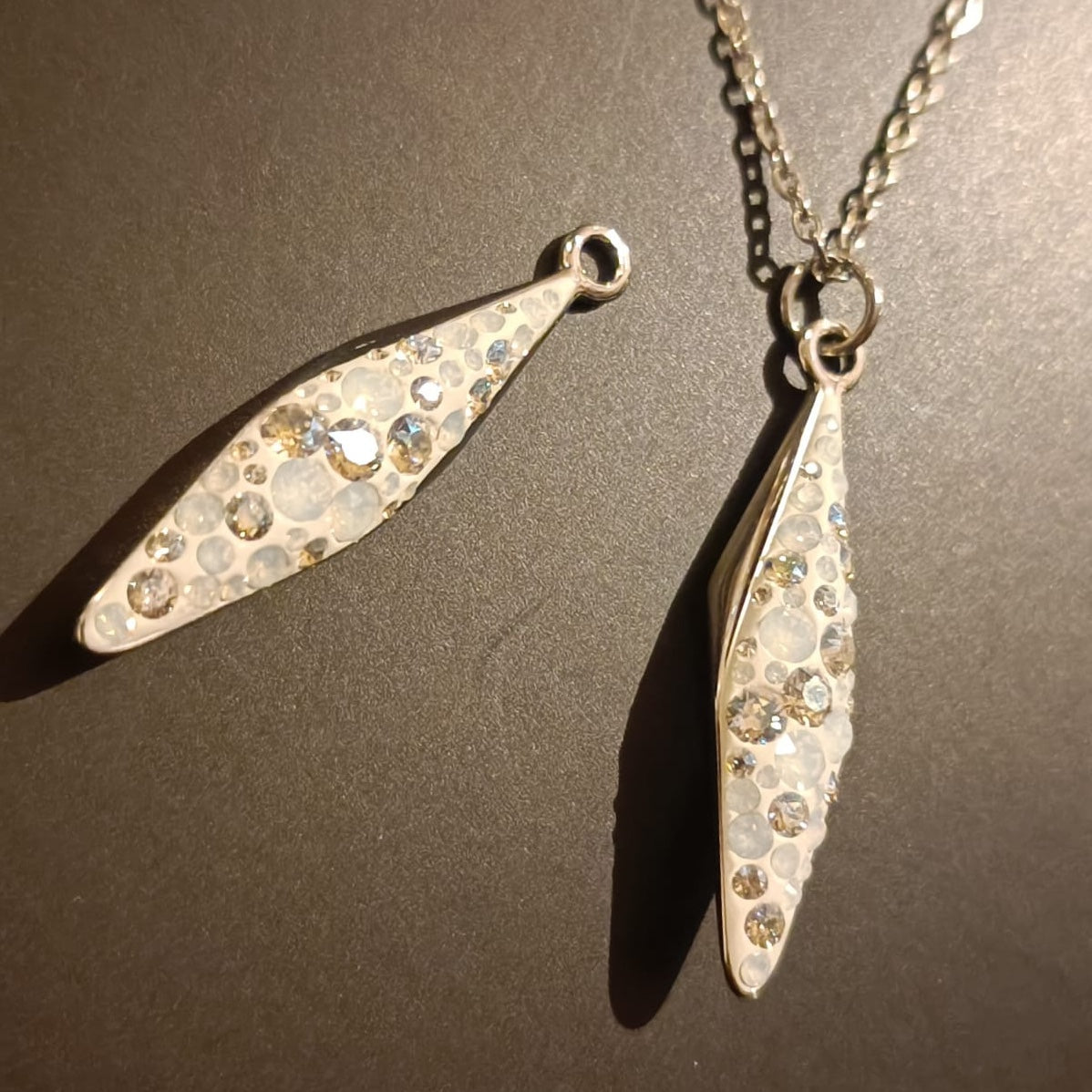 Swarovski® Pavé Anhänger Rhombus Moonlight/Silver 30mm