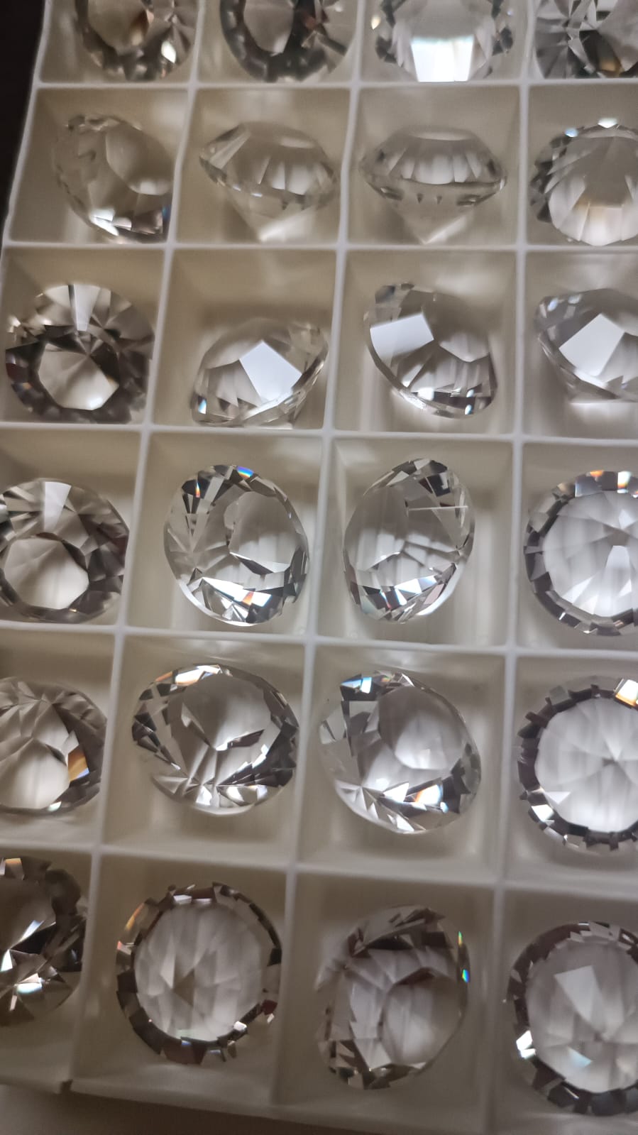 Swarovski® Chaton Crystal Unfoiled SS70