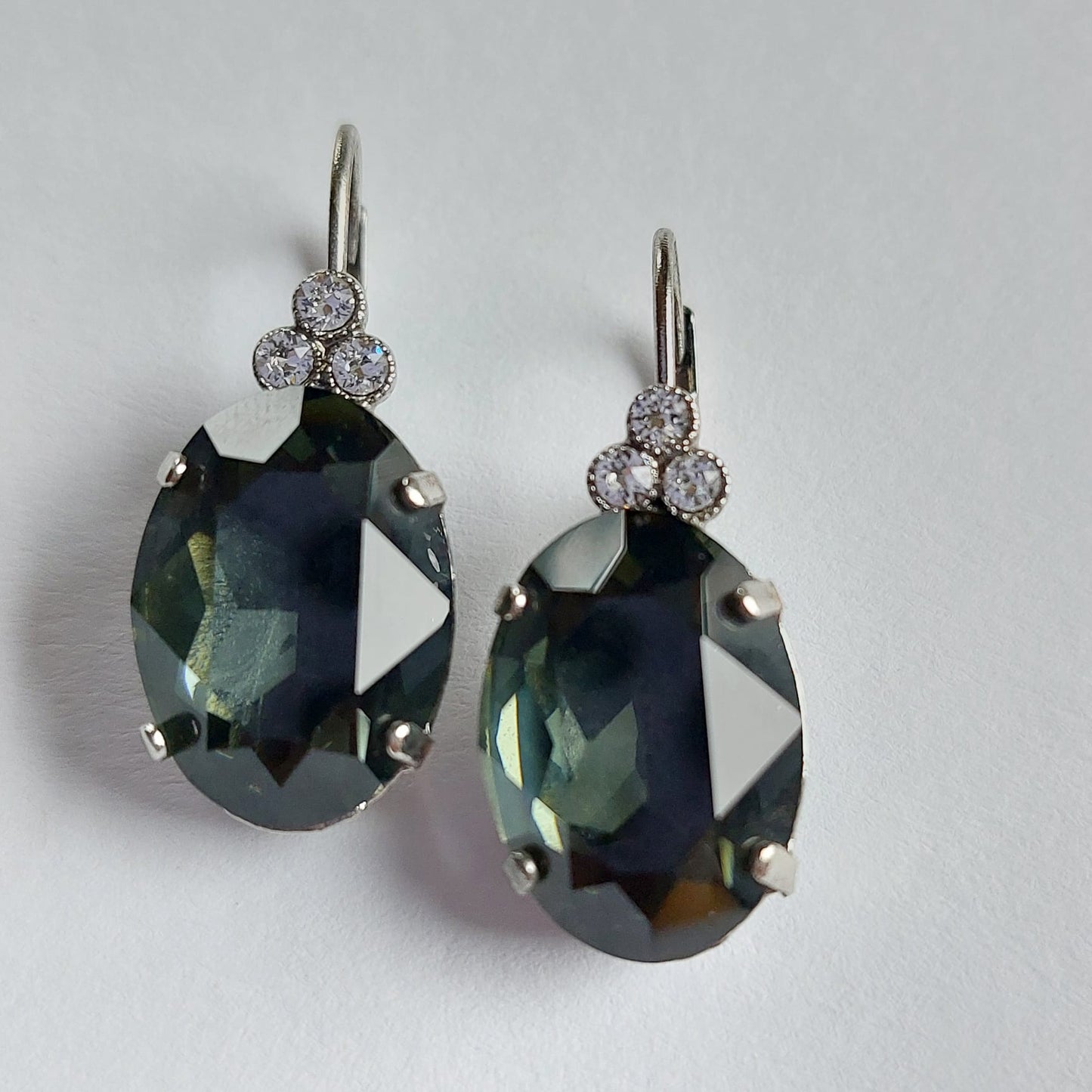 3623 Vintage Ohrringe mit Swarovski Kristallen 28mm