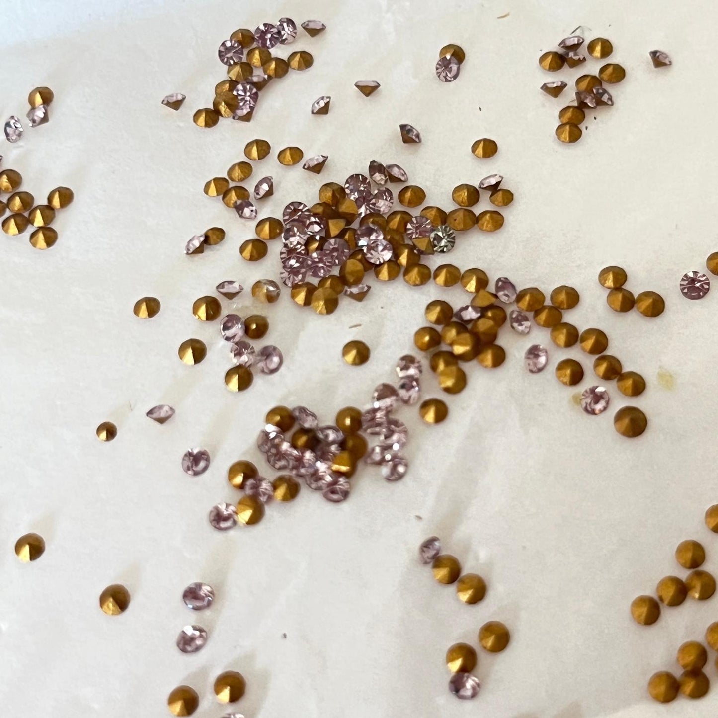 Swarovski® Chaton Vintage Light Amethyst Gold Foiled PP11