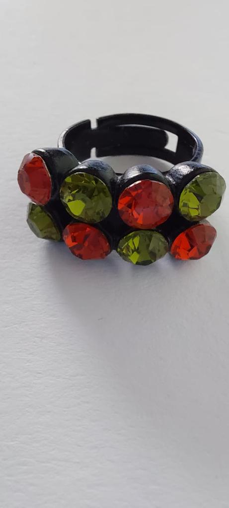 9958 Vintage Ring made with Swarovski Kristallen 28x12mm