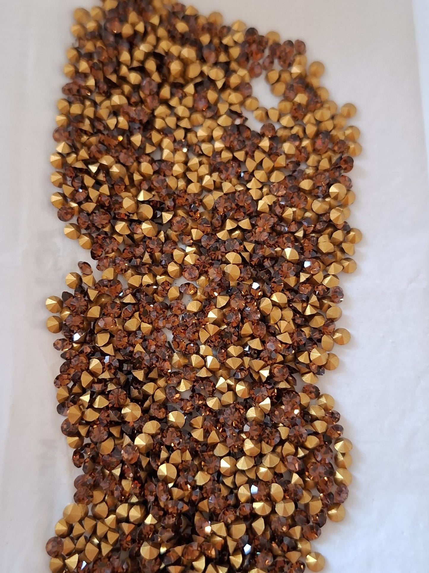 Swarovski® Chaton Vintage Smoked Topaz Gold Foiled PP23