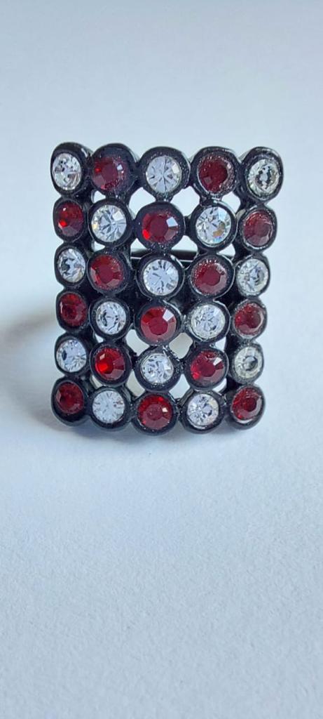 9947 Vintage Ring made with Swarovski Kristallen 25x20mm