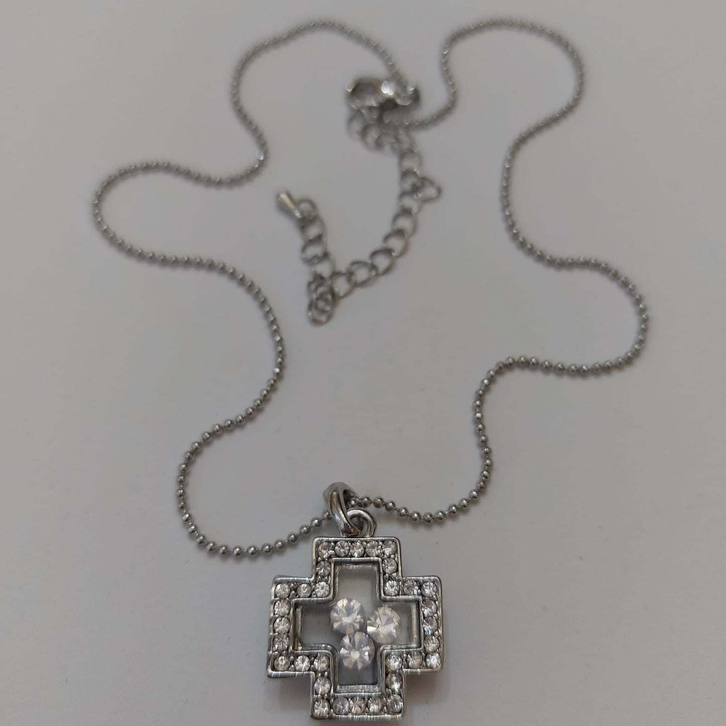 6925 Vintage Kreuz Anhänger mit Swarovski Crystals