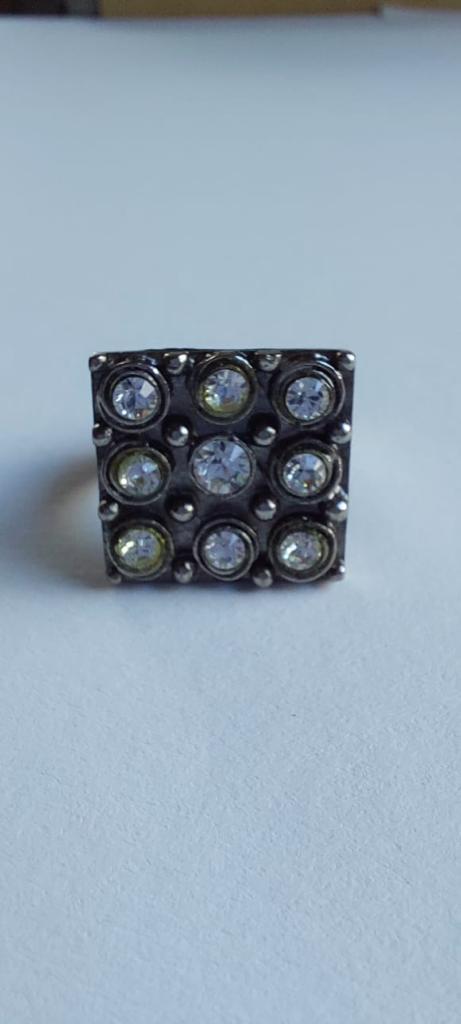 9973 Vintage Ring made with Swarovski Kristallen 18mm