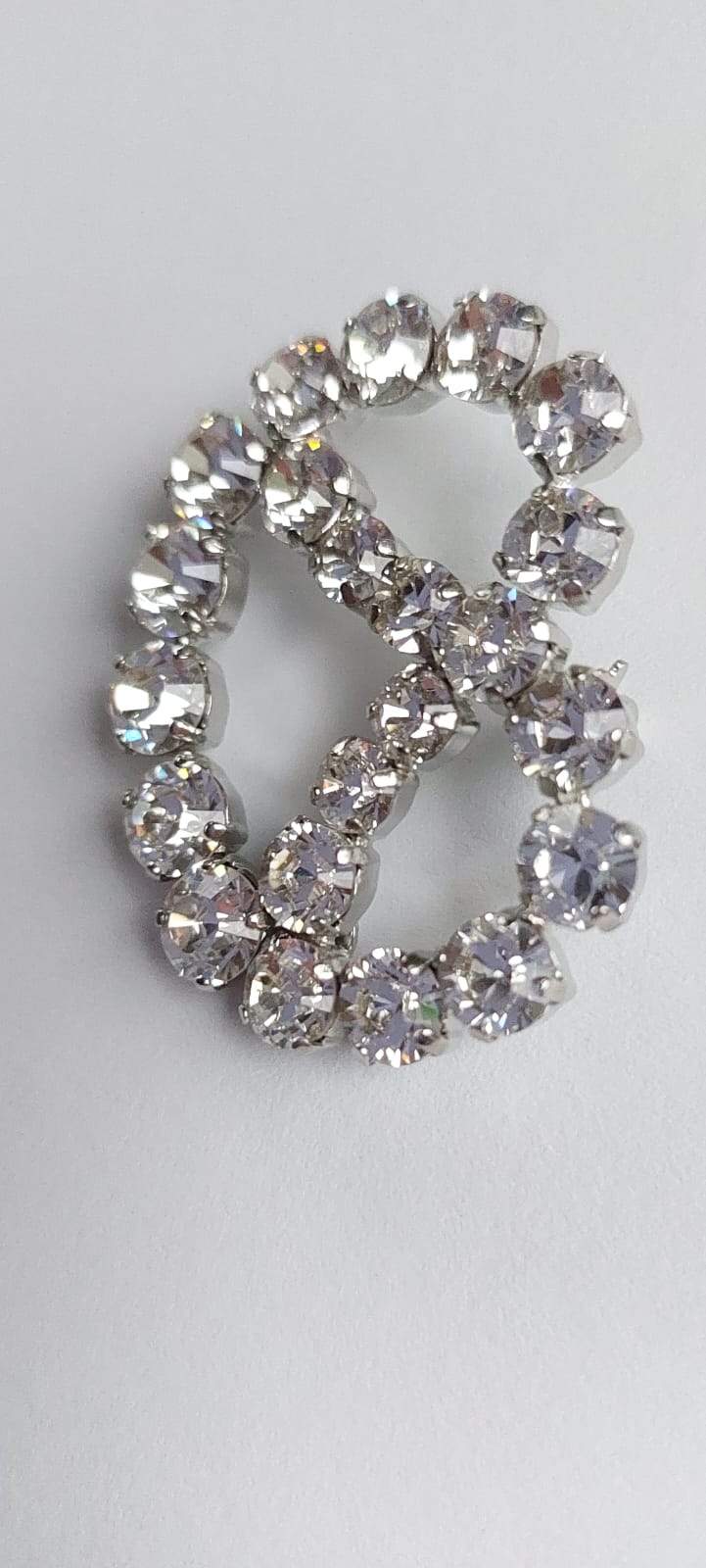 8991 Vintage Brezel Brooch made with Swarovski Kristallen 45x35mm