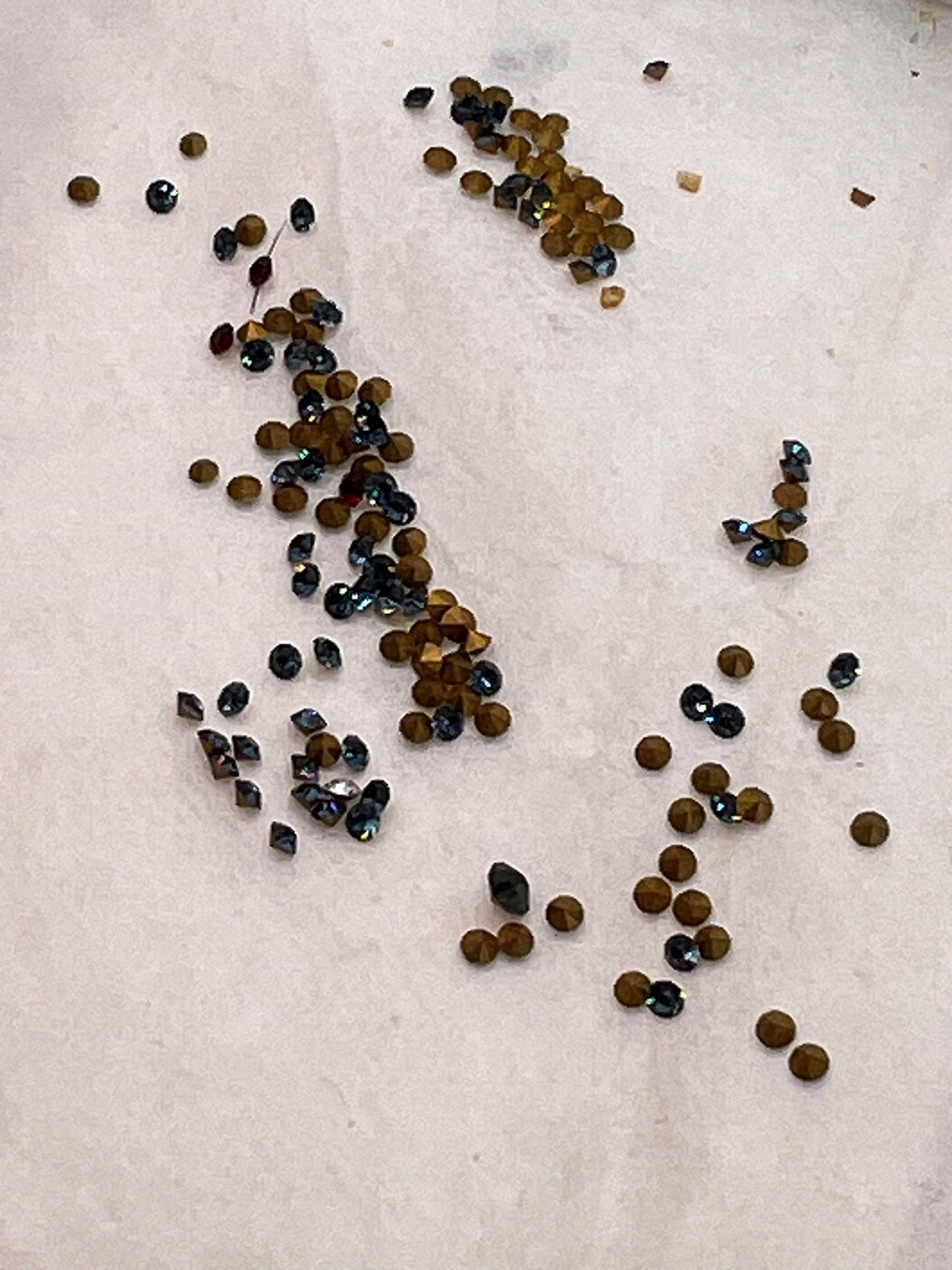 Swarovski® Chaton Vintage Montana Gold Foiled PP9