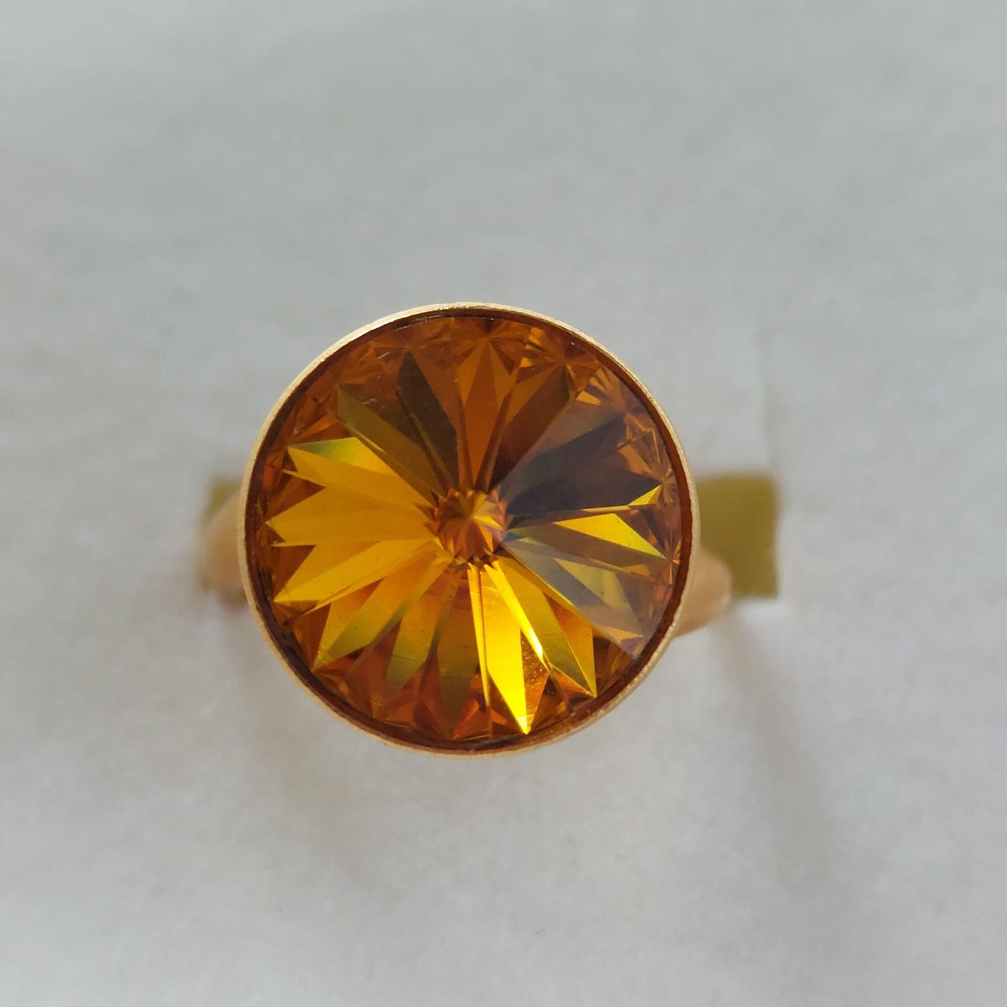 9814 Vintage Ring made with Swarovski Kristallen 17mm