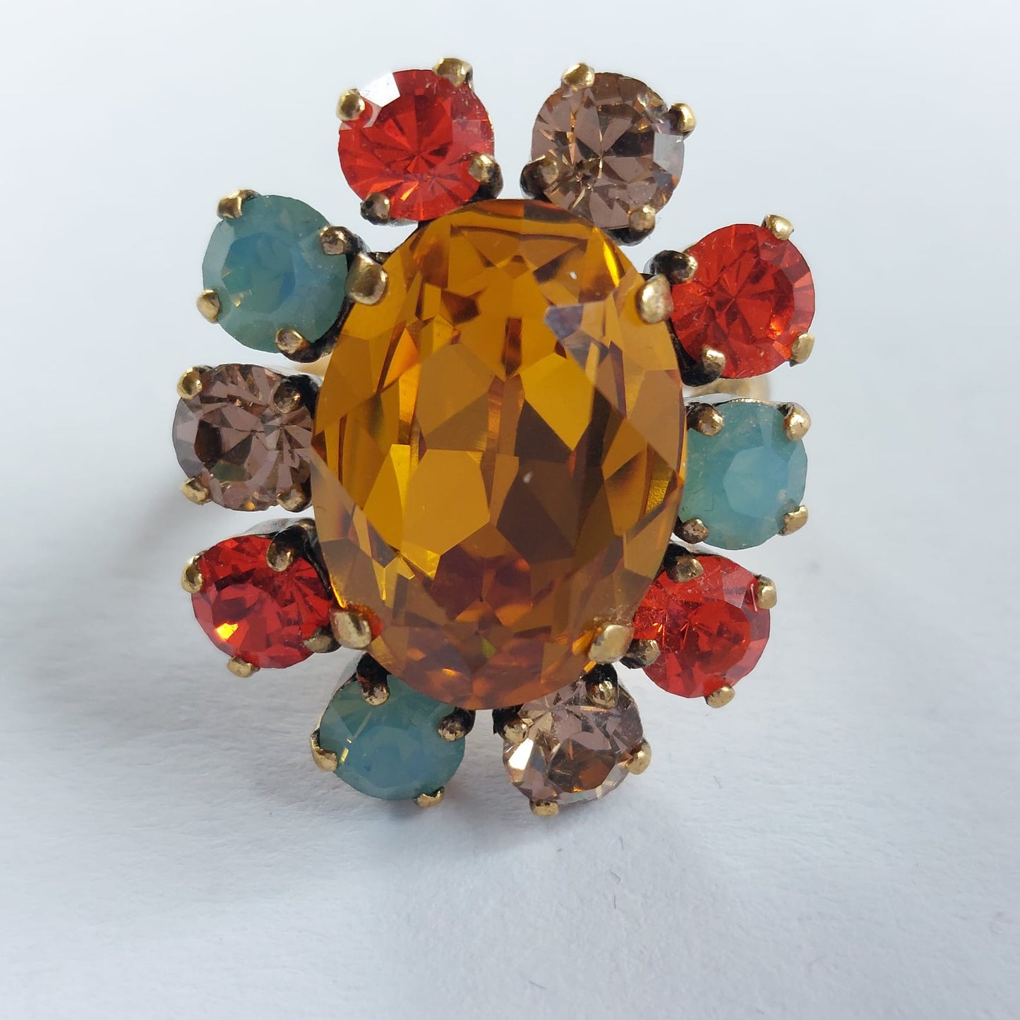 9856 Vintage Ring made with Swarovski Kristallen 25x20mm