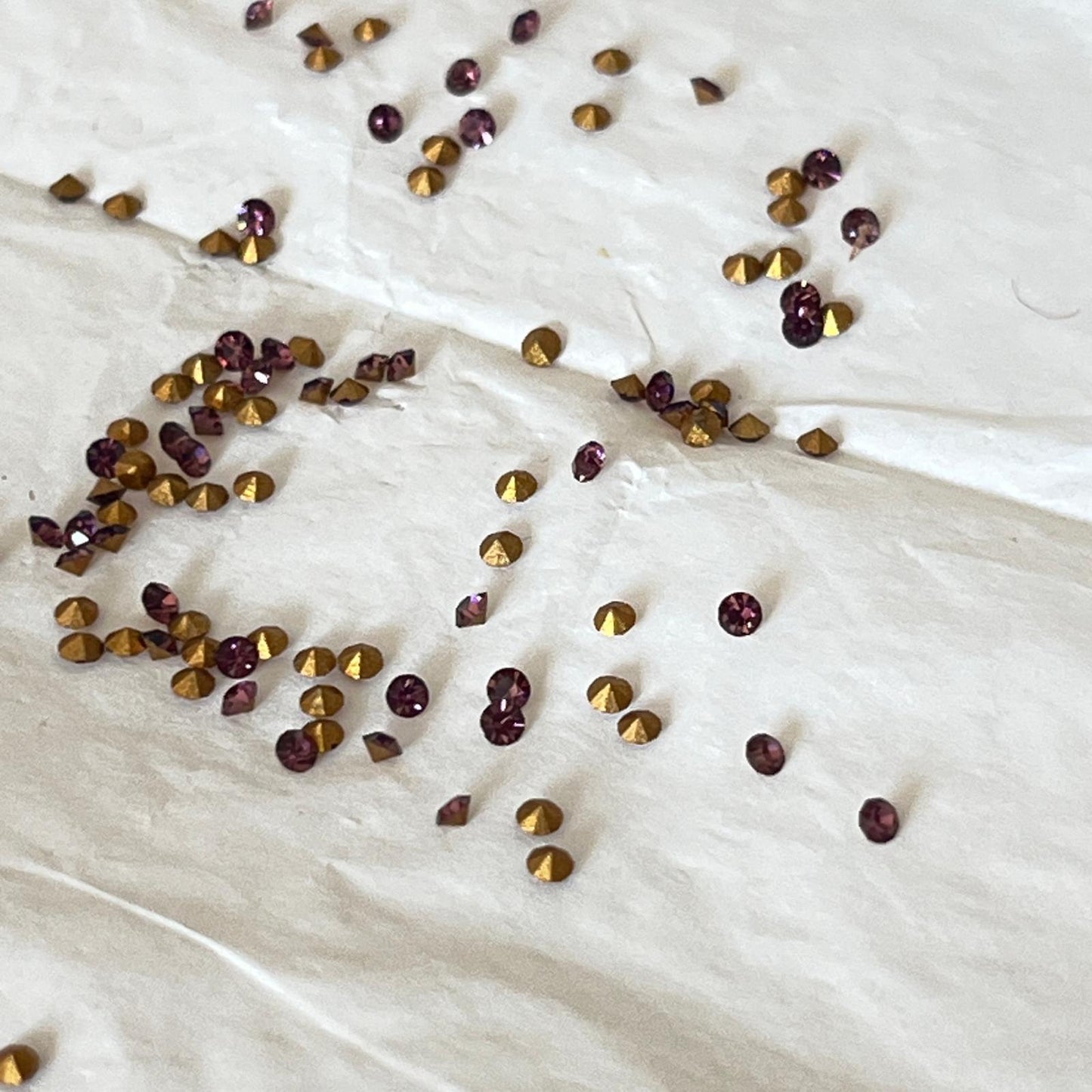 Swarovski® Chaton Vintage Amethyst Gold Foiled PP11