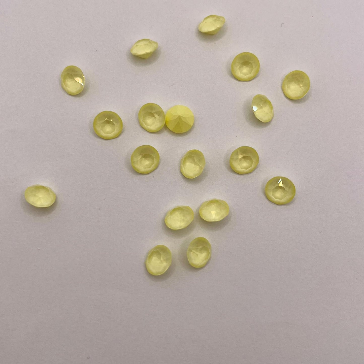 Swarovski® Chaton Powder Yellow Unfoiled SS39