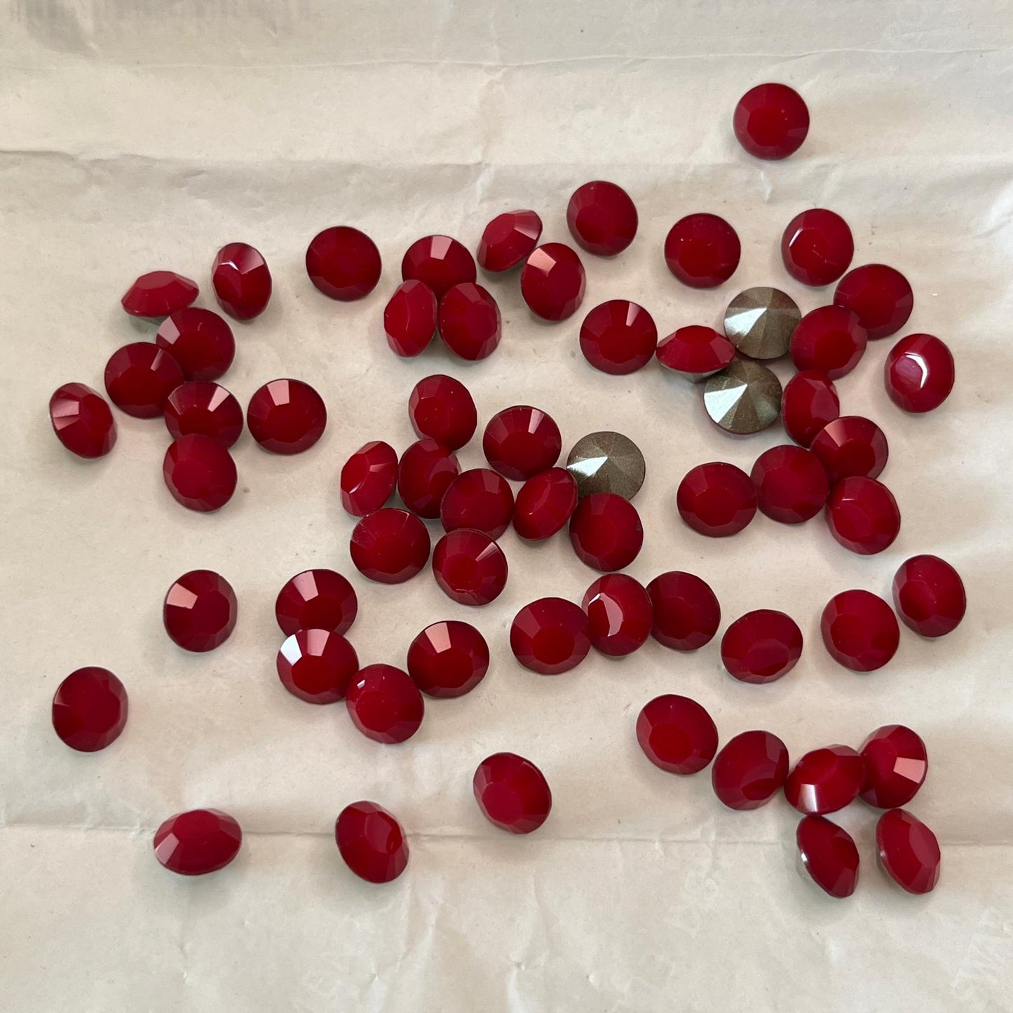 Swarovski® Chaton Dark Red Coral SS39