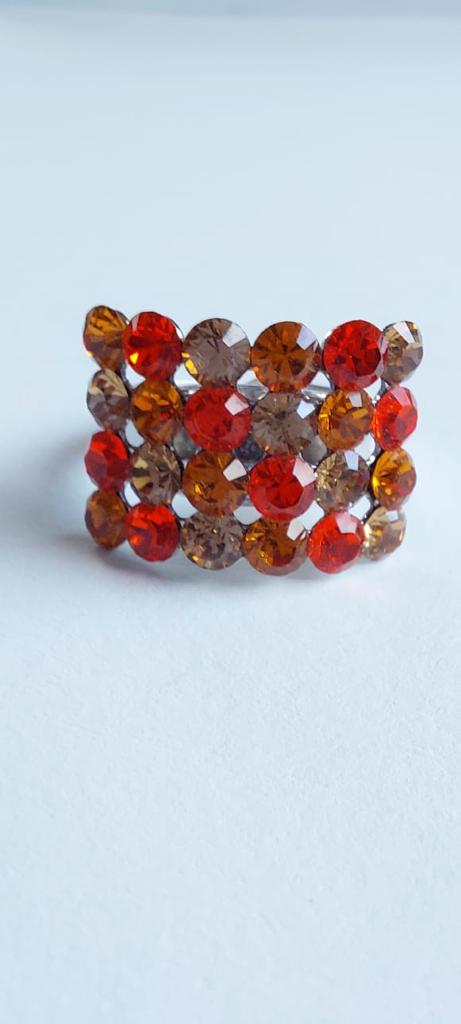 9944 Vintage Ring made with Swarovski Kristallen 25x16mm