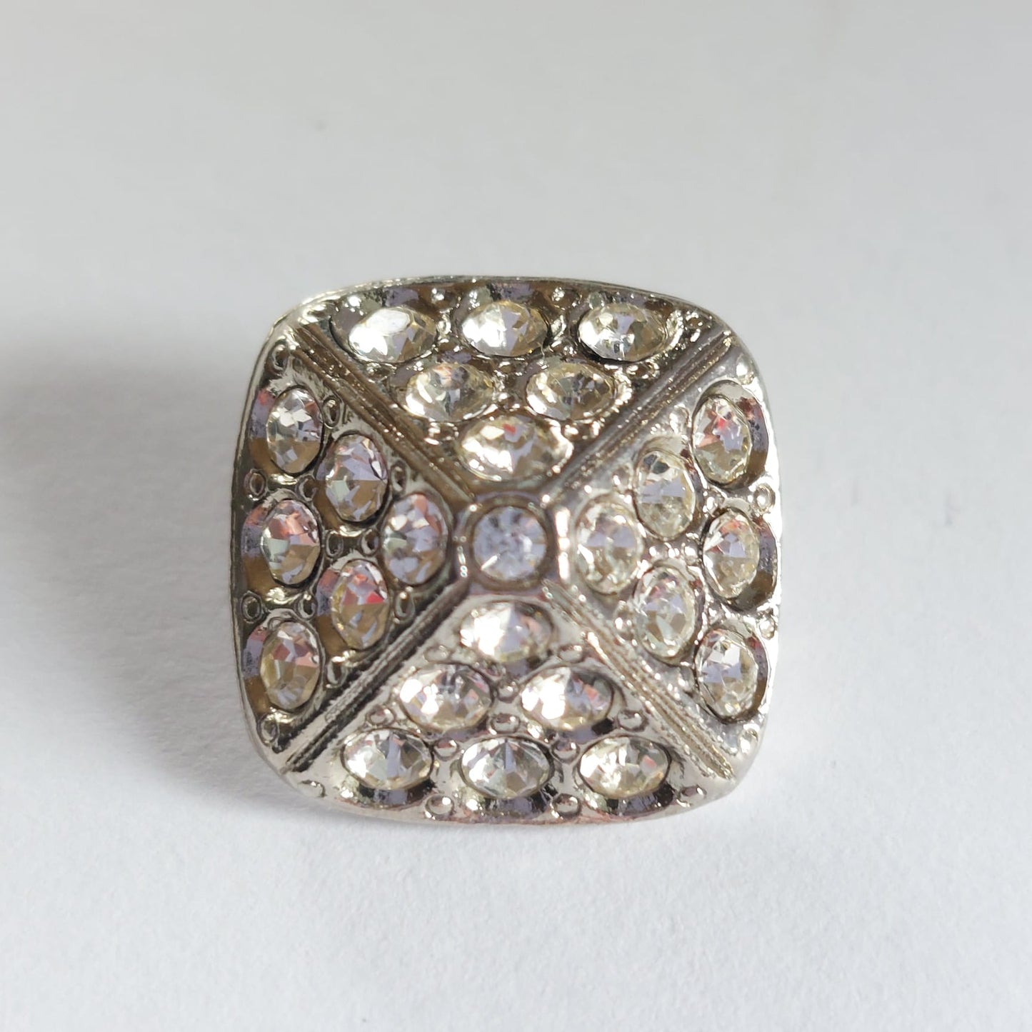 4136 Knopfe mit Swarovski Kristallen 20mm