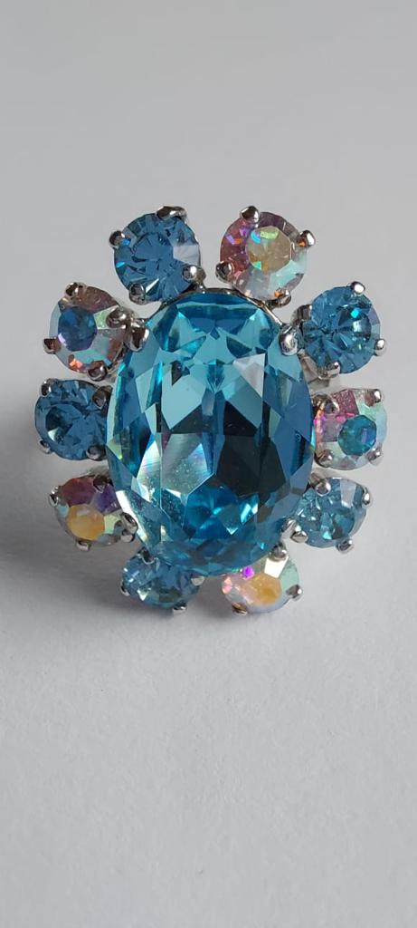 9986 Vintage Ring made with Swarovski Kristallen 27x22mm