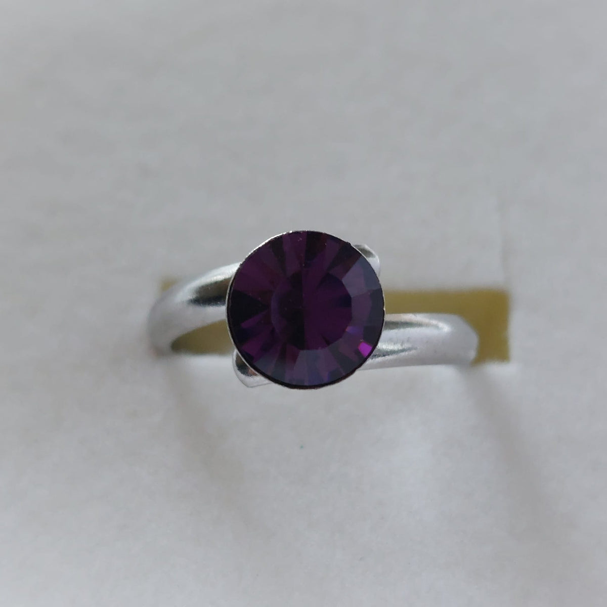9796 Vintage Ring made with Swarovski Kristallen 8mm