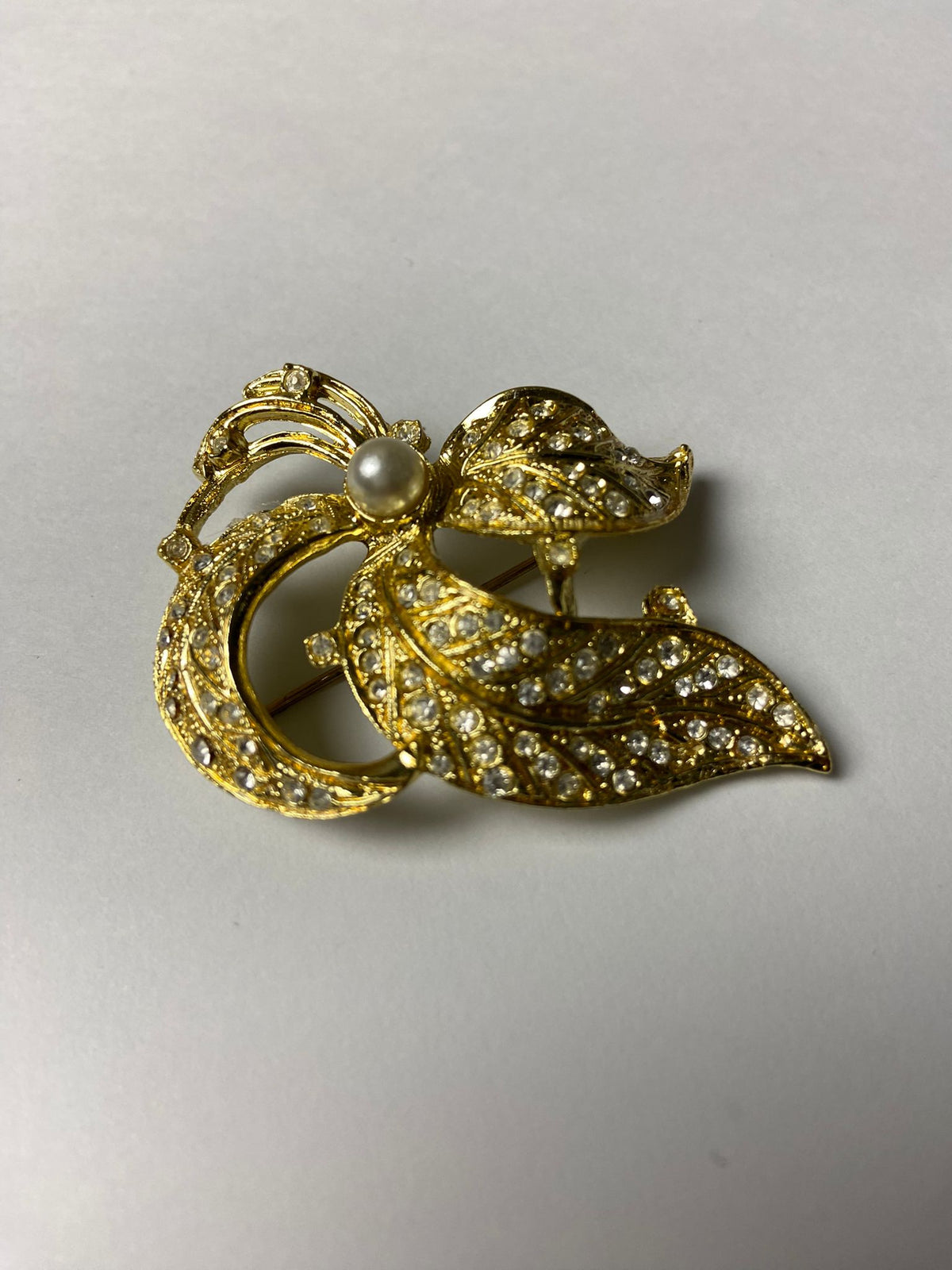 8124 Vintage Brosche mit Swarovski Perlen & Kristallen 52x48,3mm