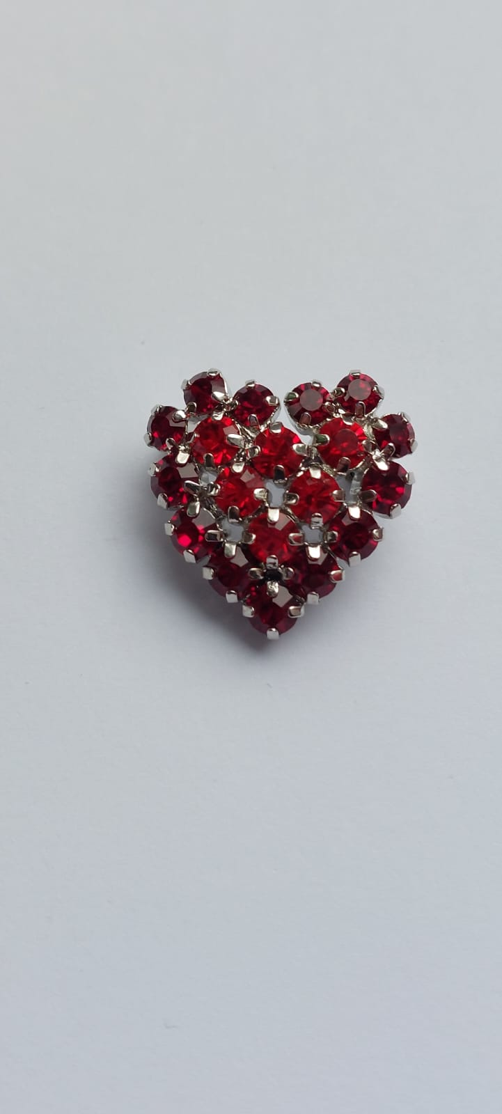 8018 Vintage Broschen Herzmotiv mit Swarovski Kristallen 23mm