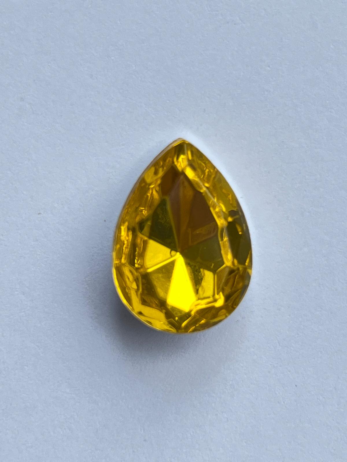 1036 Vintage Kunststoff Tropfen Crystal Cut 16mm