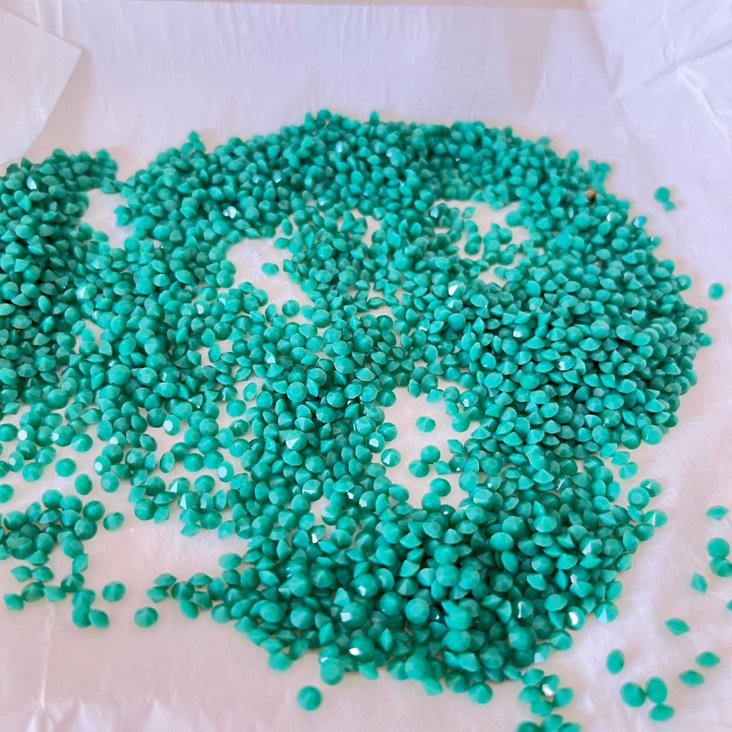 Swarovski® Chaton Vintage Apple Green Unfoiled PP24