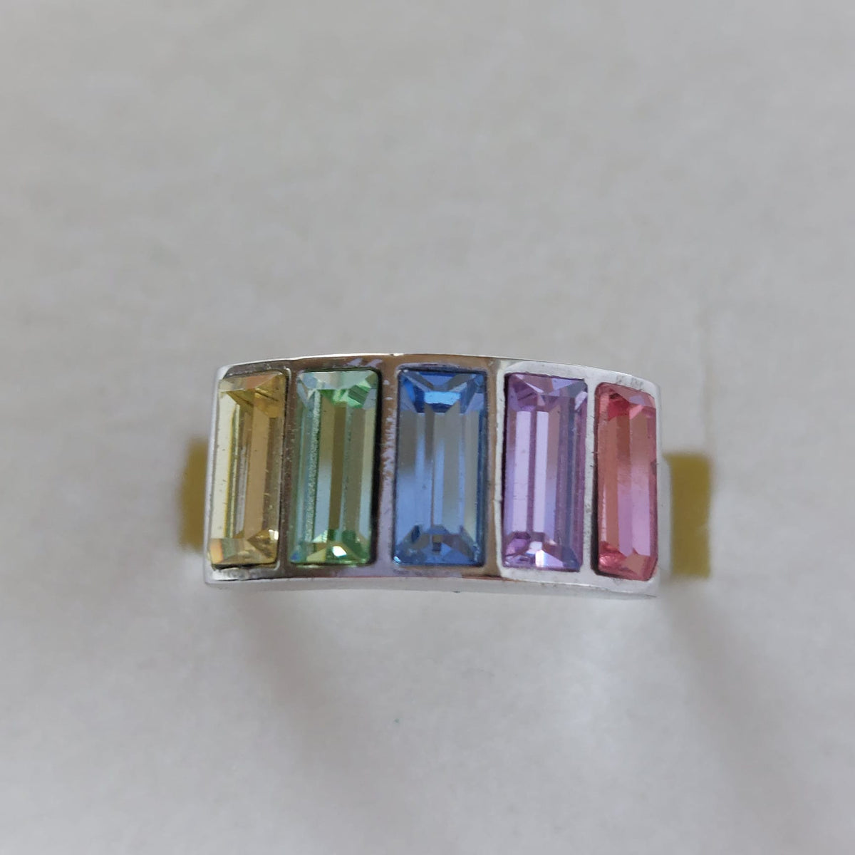 9808 Vintage Ring made with Swarovski Kristallen 15x10mm