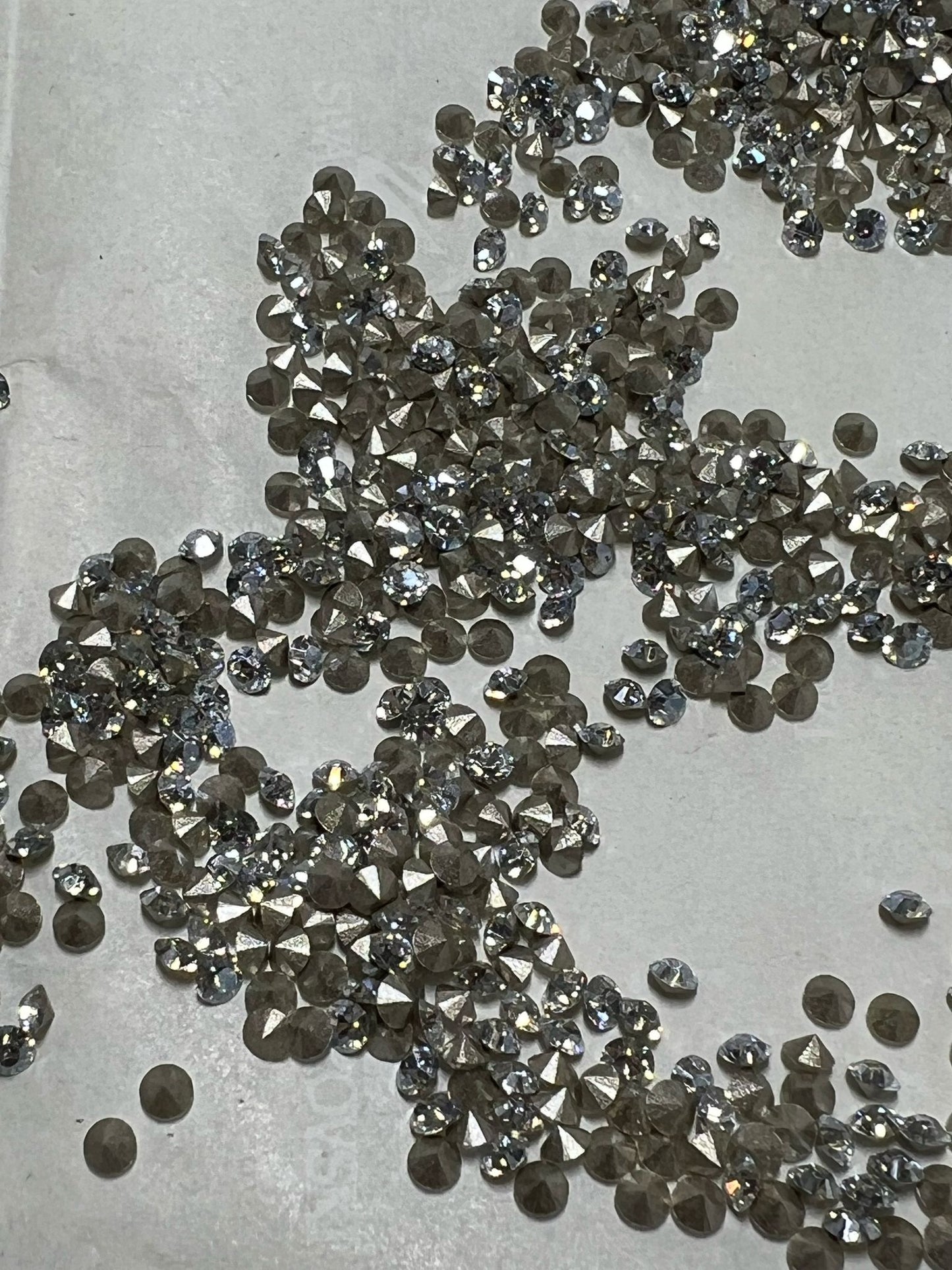 Swarovski® Chaton Moonlight PP18