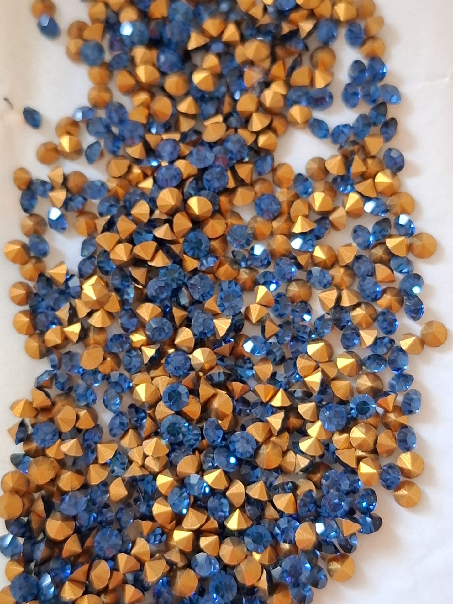 Swarovski® Chaton Vintage Montana Gold Foiled PP24