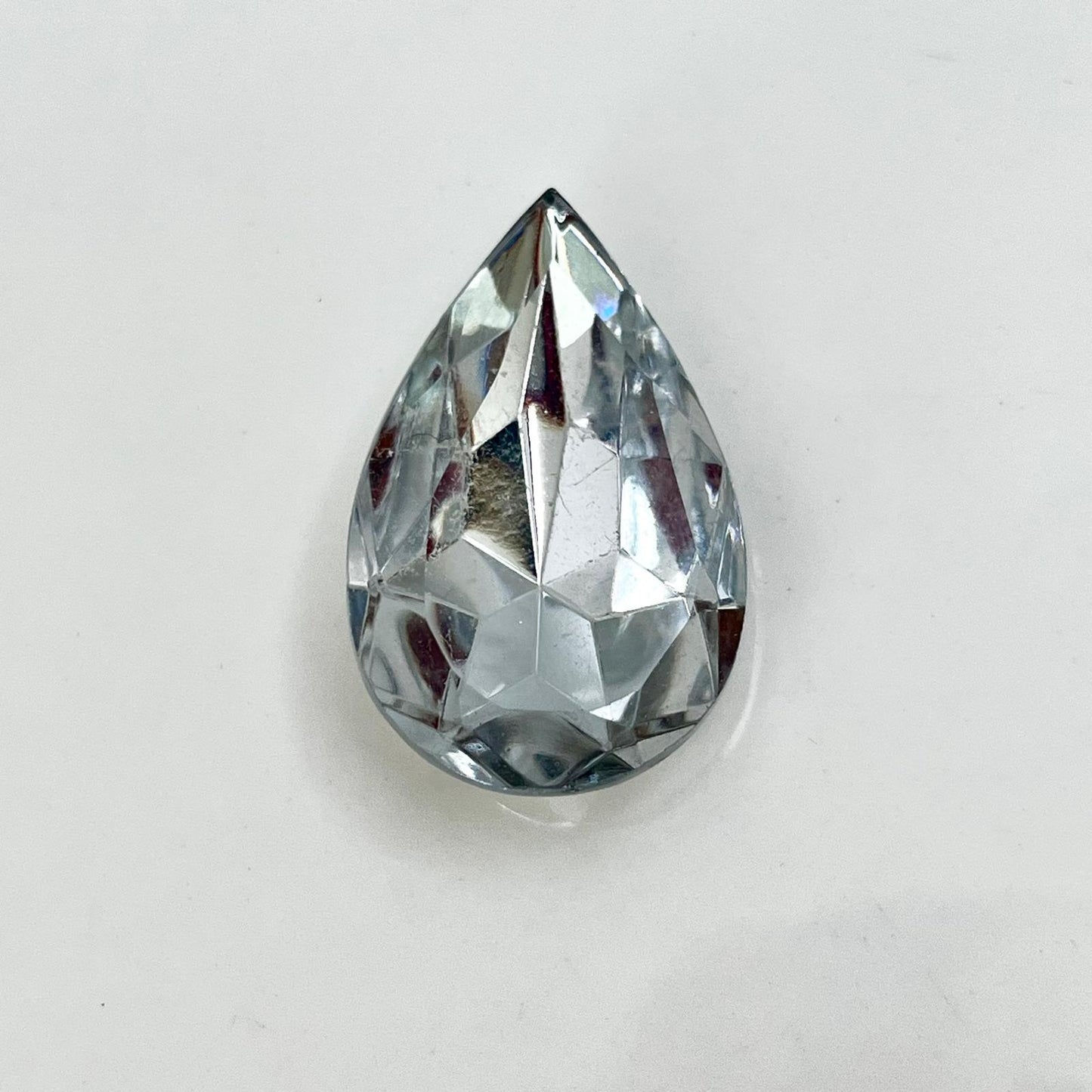5846 Vintage Kunststoff Tropfen Crystal Cut Cabochon 32mm