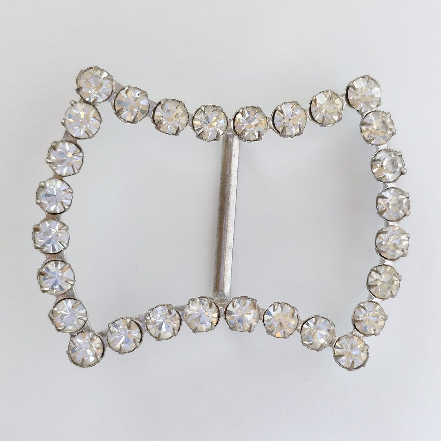 2028 Silberne Gürtelschnalle mit Swarovski Kristallen 45x35mm