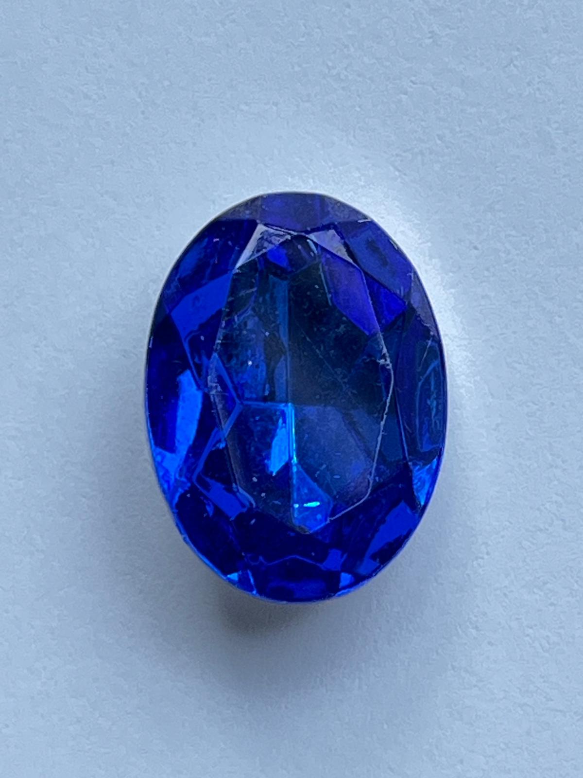 1012 Vintage Kunststoff Oval Crystal Cut 16mm