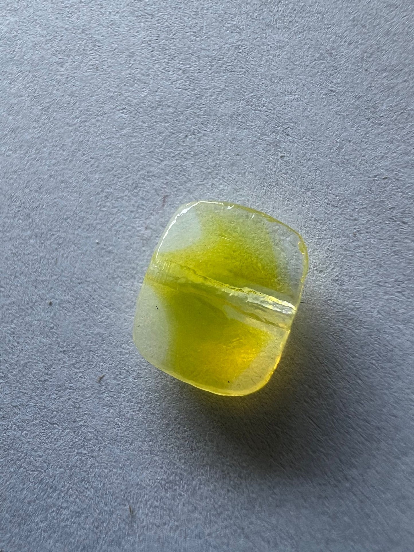 5678 Vintage Acryl Perlen Klar Gelb 12mm