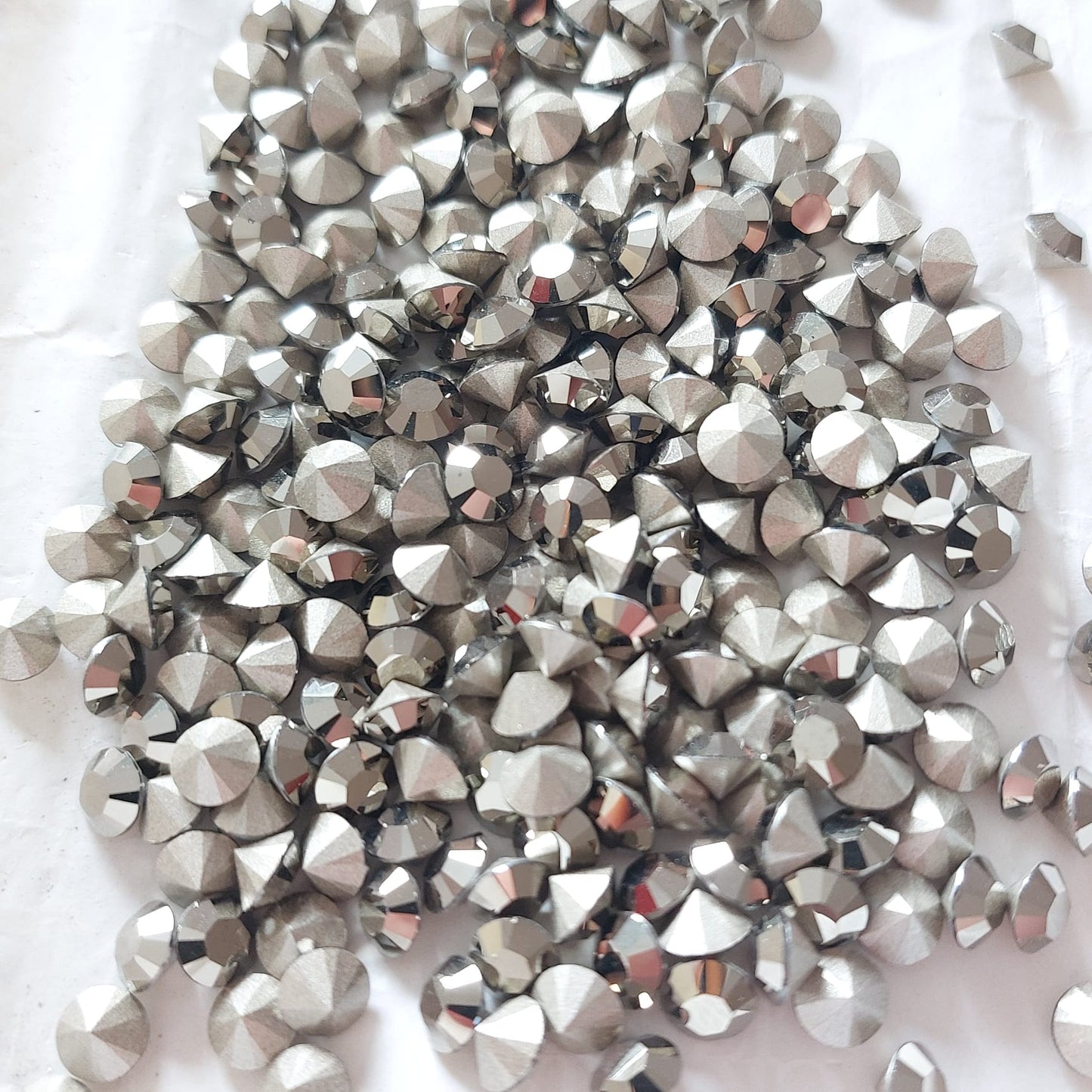 Swarovski® Chaton Metallic Light Gold SS29