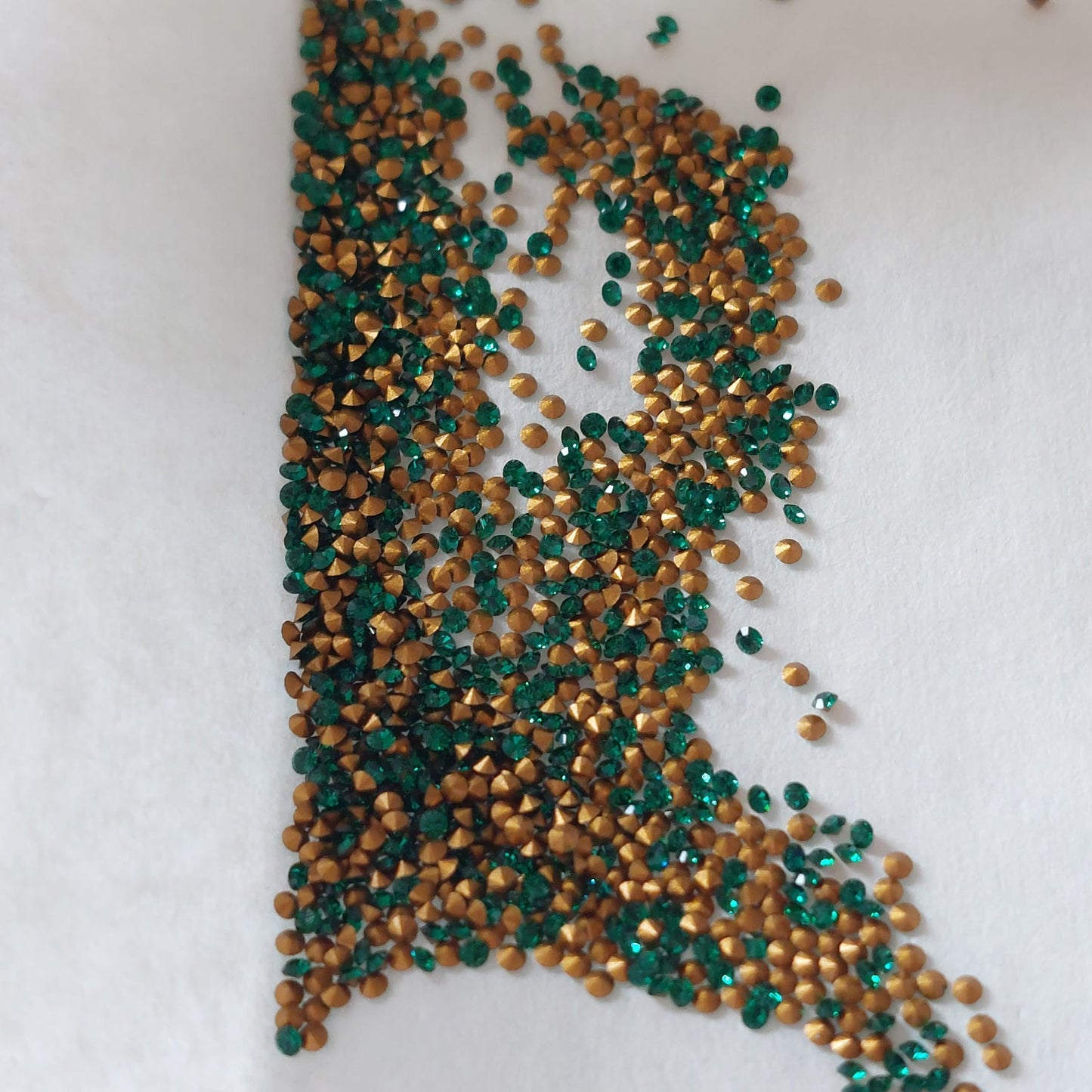 Swarovski® Chaton Vintage Emerald Gold Foiled PP6